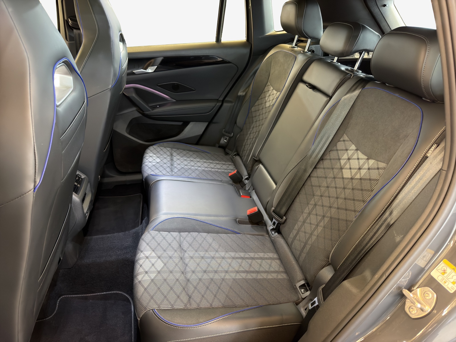 VW Tiguan 2.0 TSI DSG R-Line 4Motion-image-11