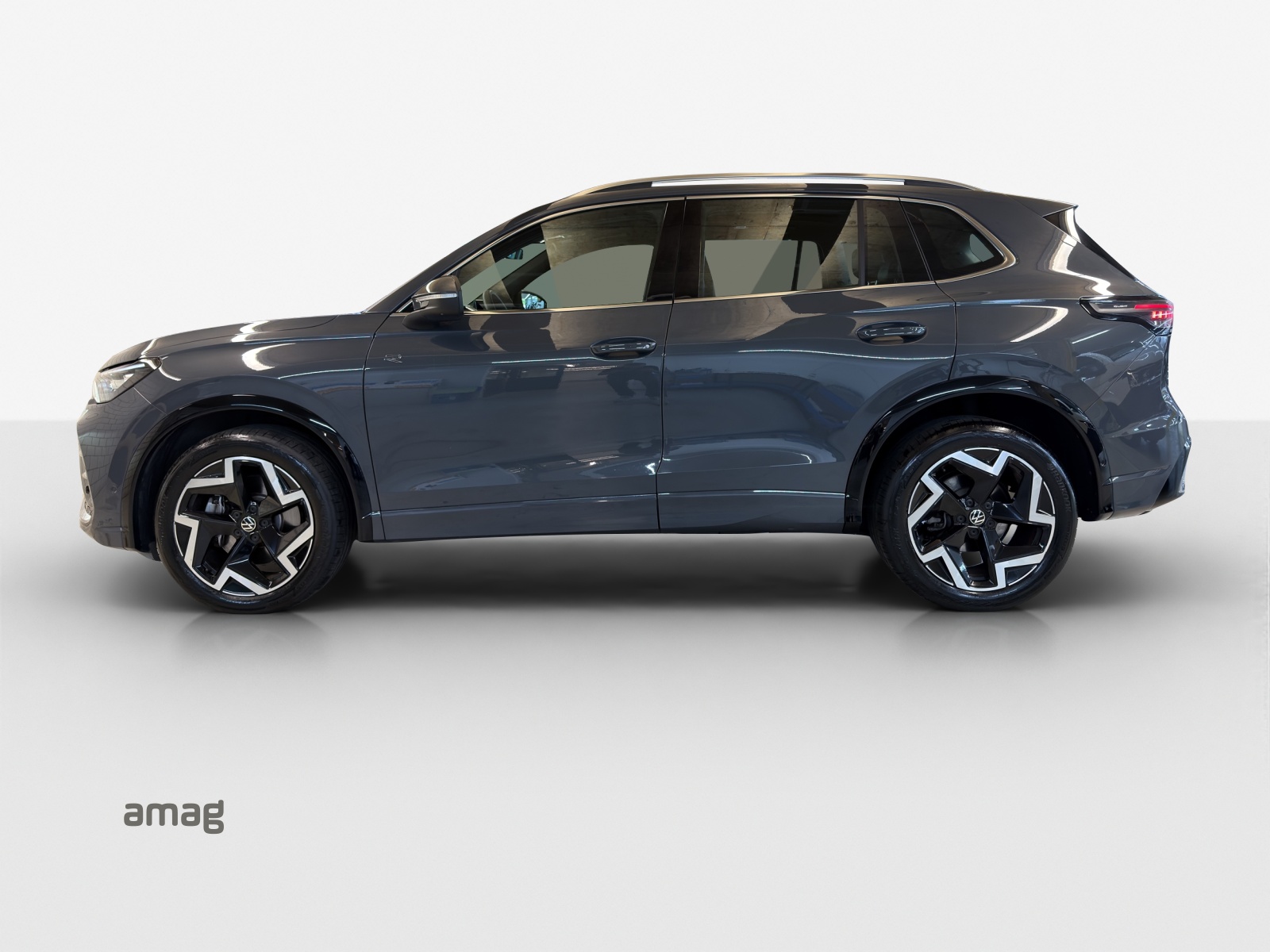 VW Tiguan 2.0 TSI DSG R-Line 4Motion-image-1