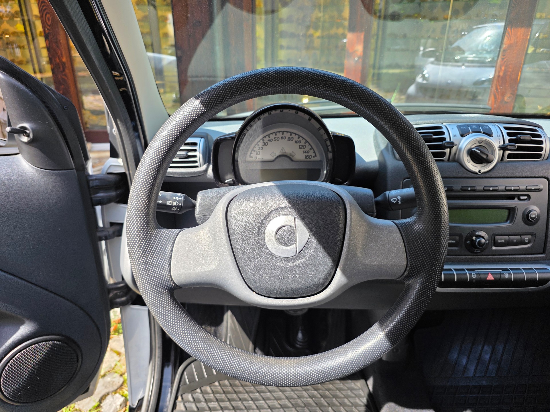 SMART fortwo black & white limited mhd softouch-image-12