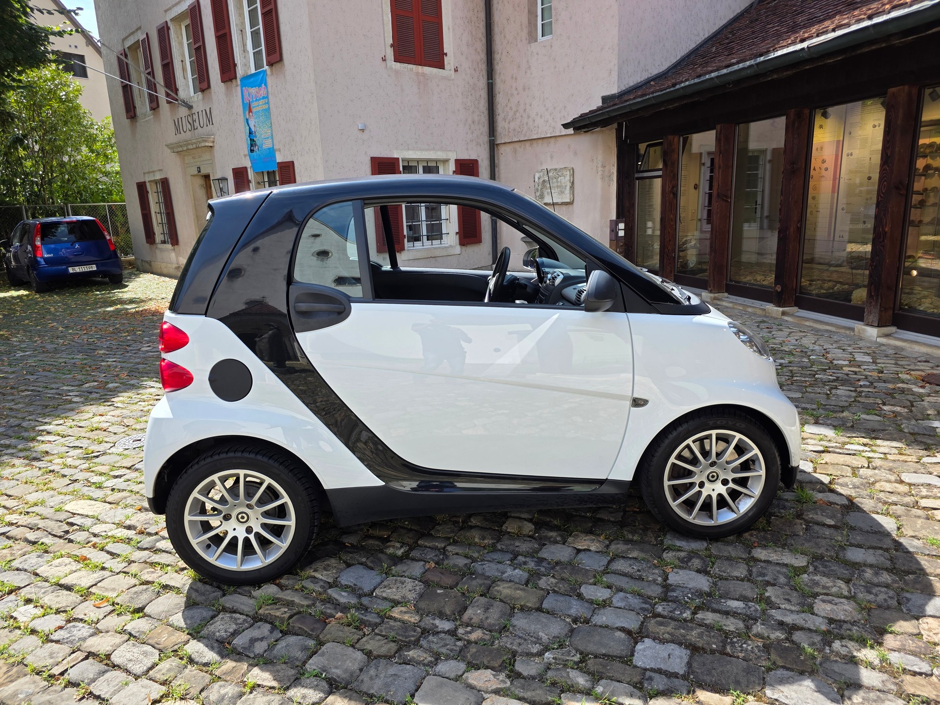 SMART fortwo black & white limited mhd softouch-image-8