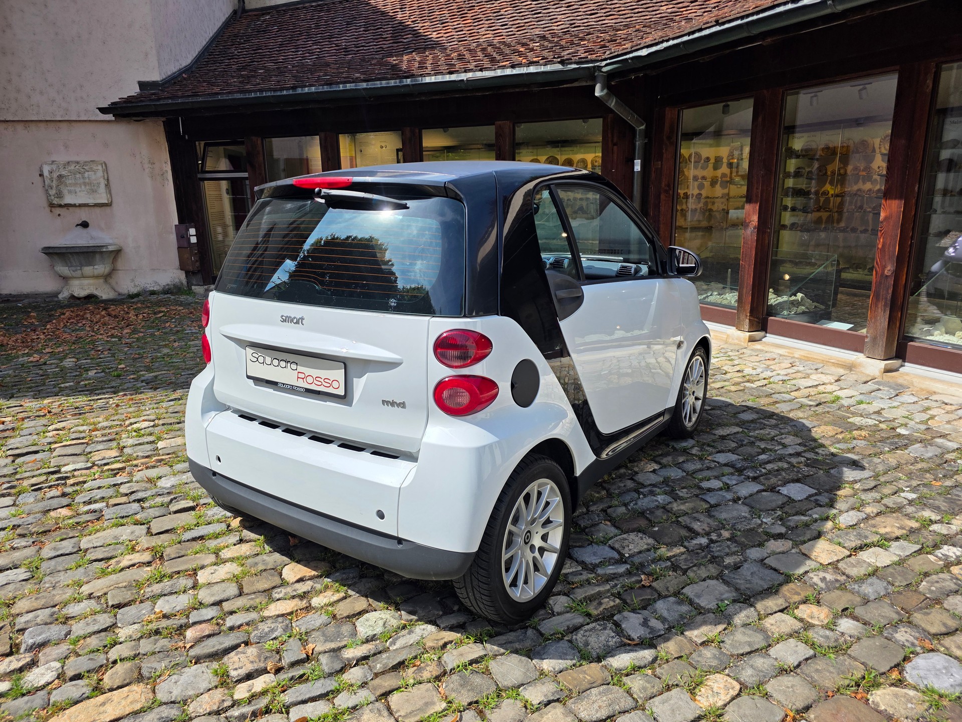 SMART fortwo black & white limited mhd softouch-image-7