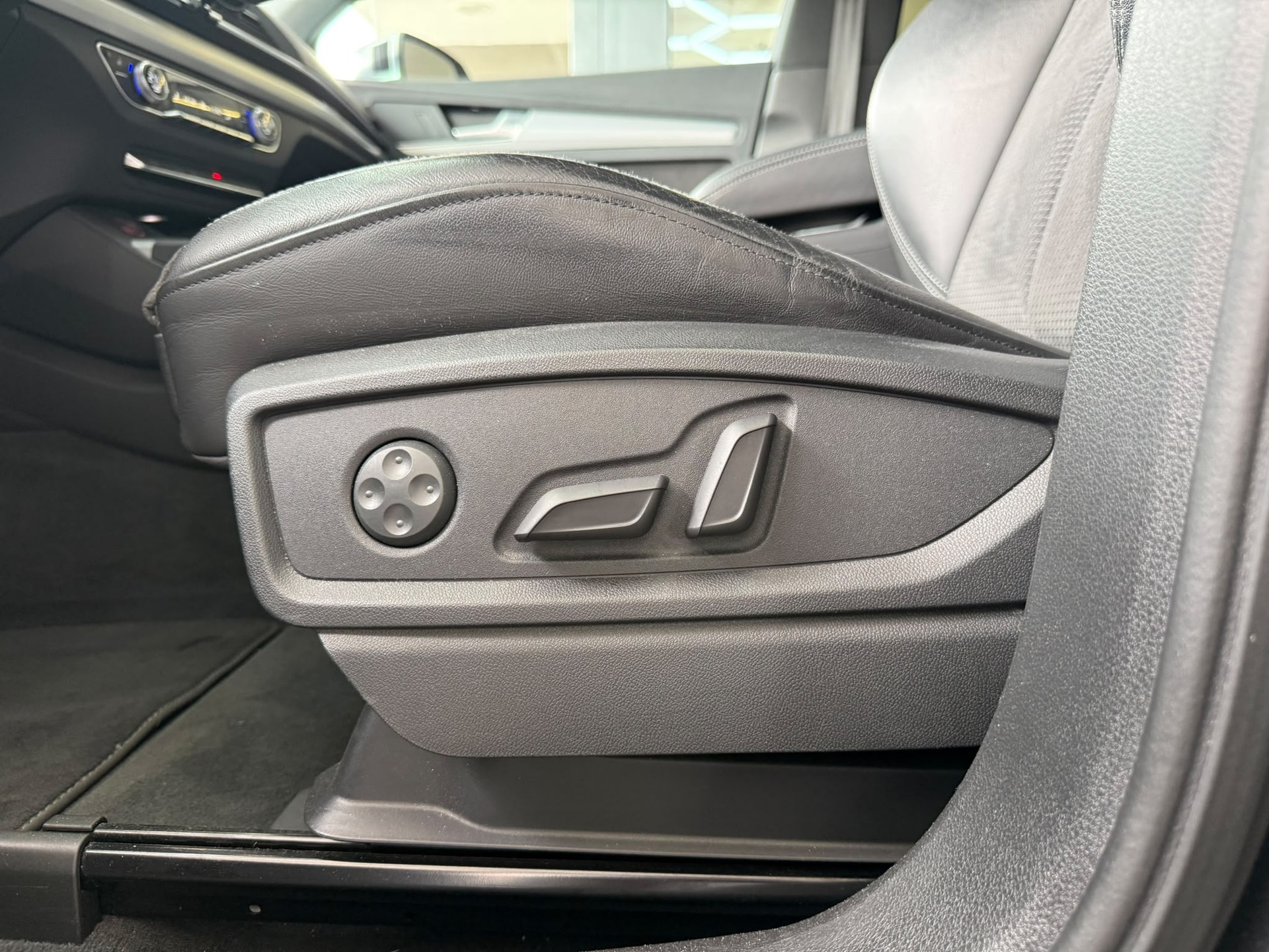AUDI SQ5 TDI quattro tiptronic-image-15
