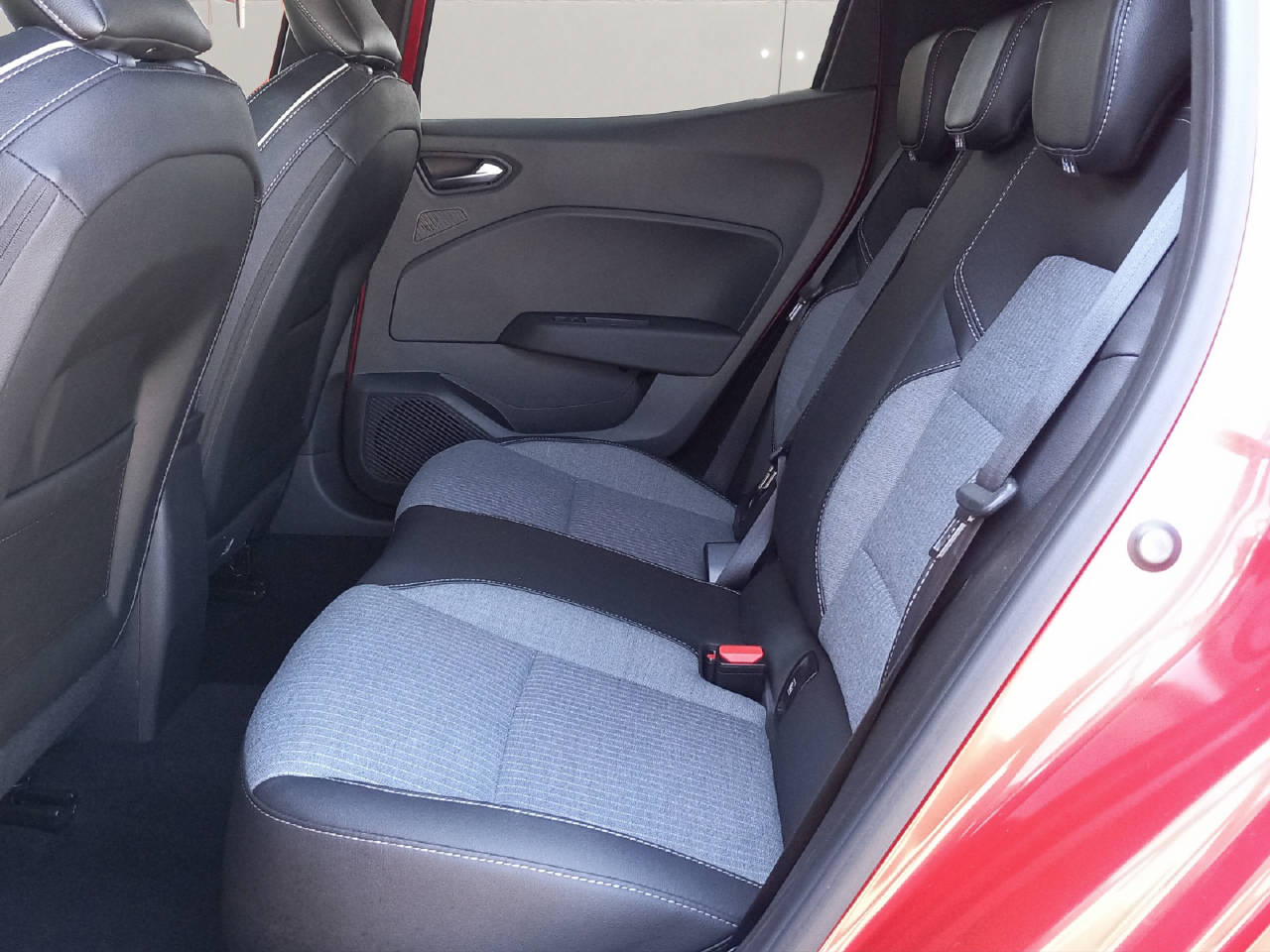 RENAULT Clio 1.0 TCe techno CVT-image-9