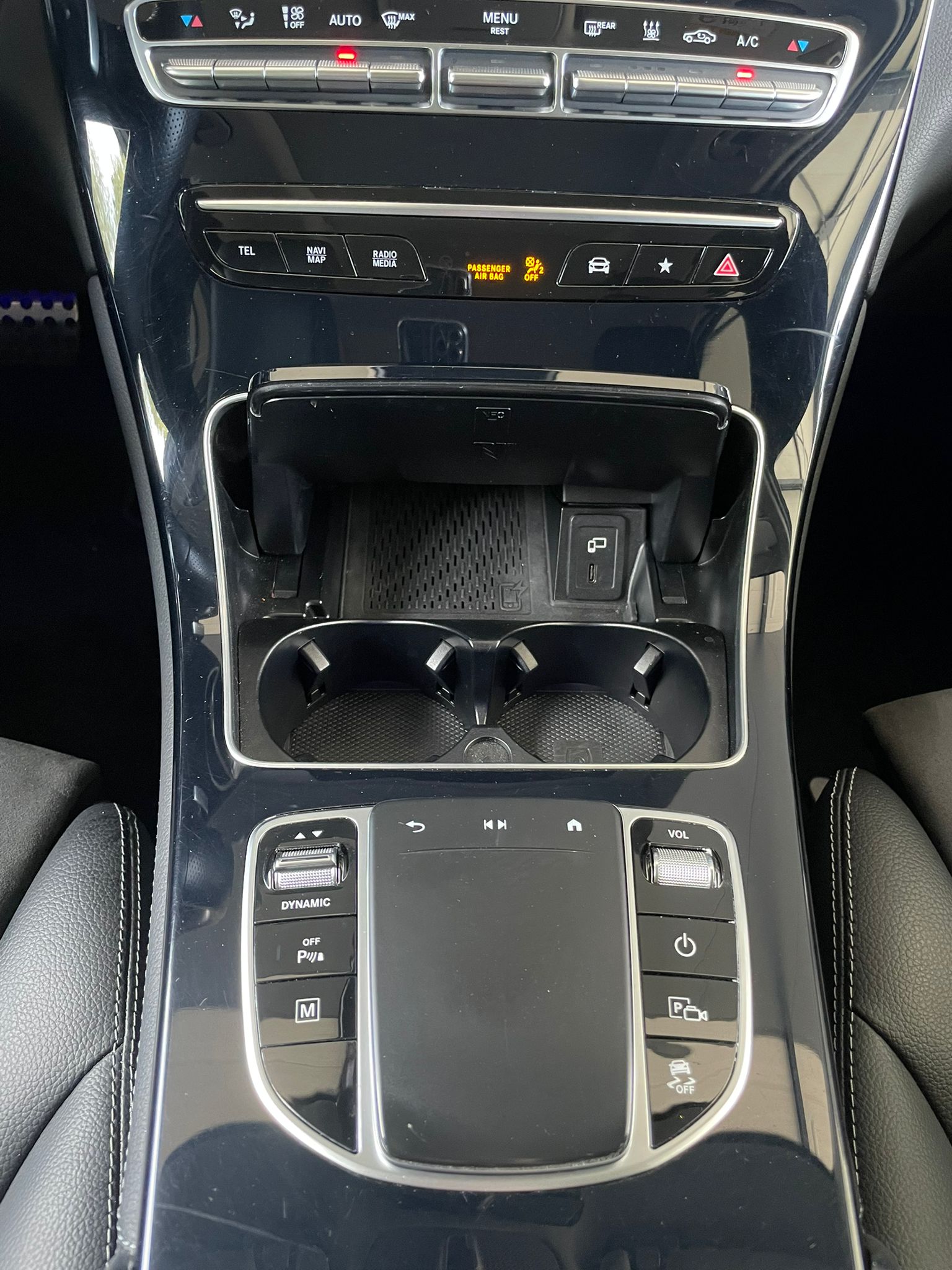 MERCEDES-BENZ GLC 300 e AMG Line 4m-image-10