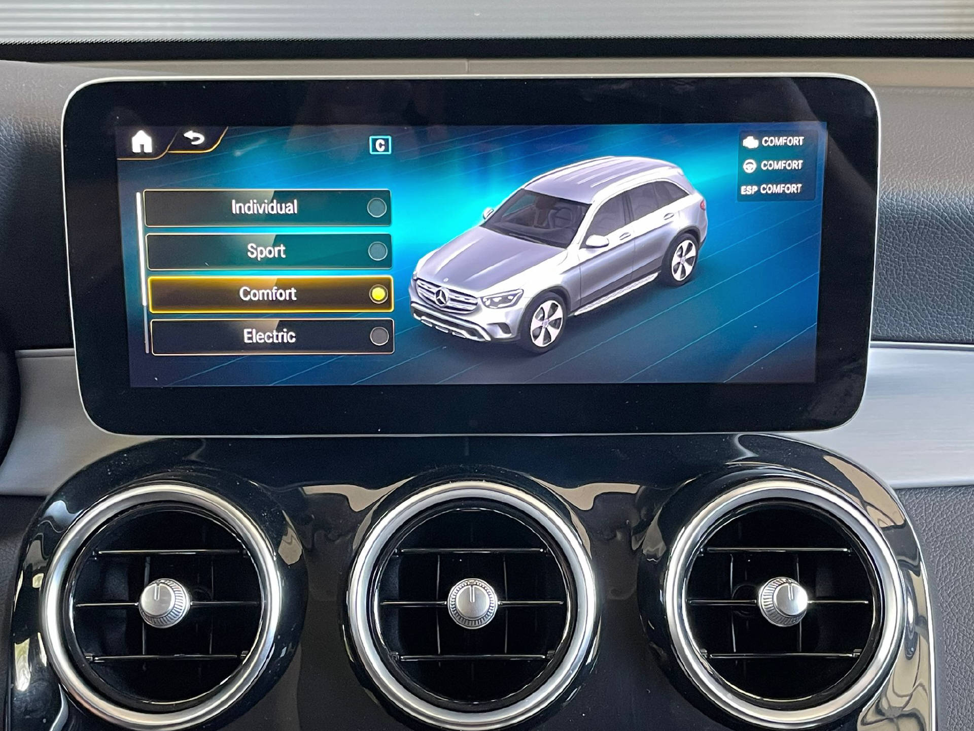 MERCEDES-BENZ GLC 300 e AMG Line 4m-image-14
