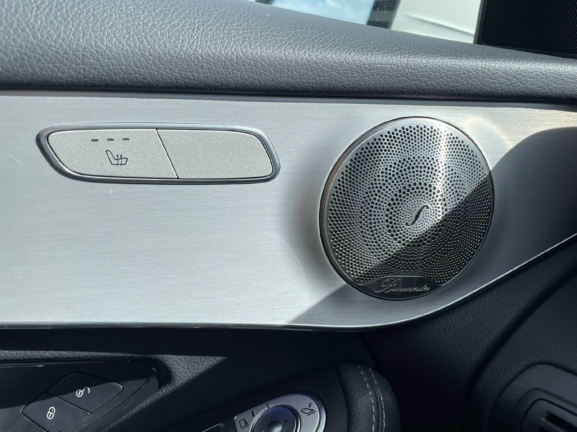 MERCEDES-BENZ GLC 300 e AMG Line 4m-image-9