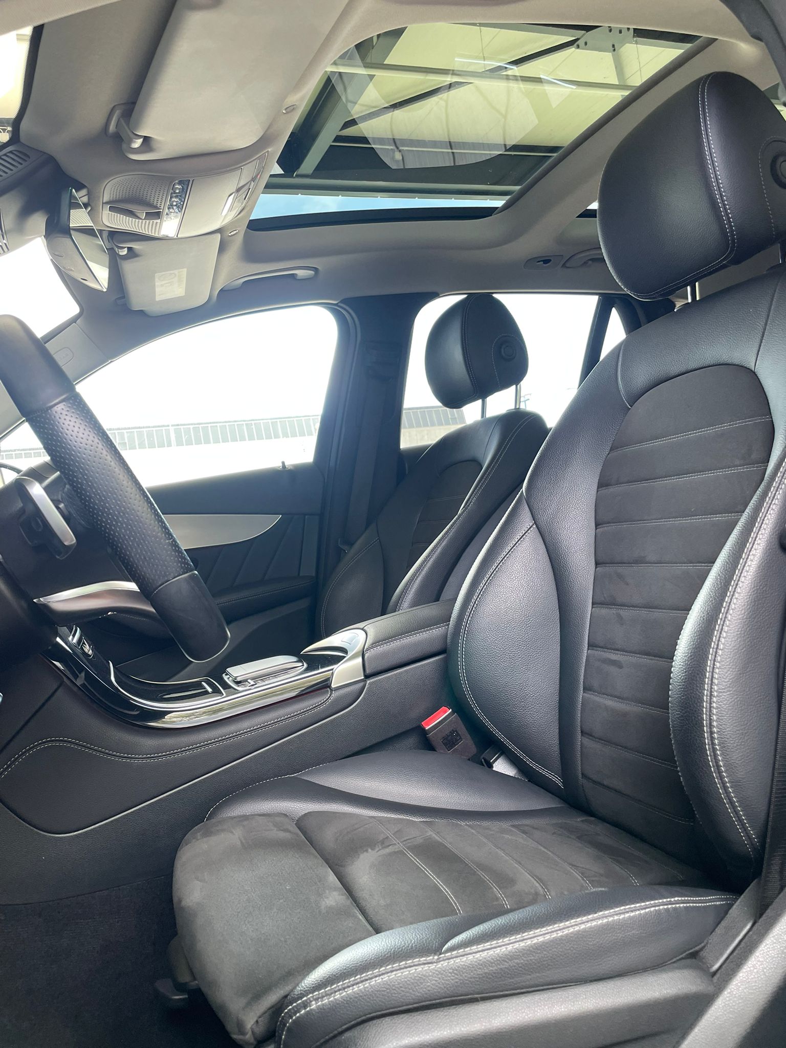 MERCEDES-BENZ GLC 300 e AMG Line 4m-image-5