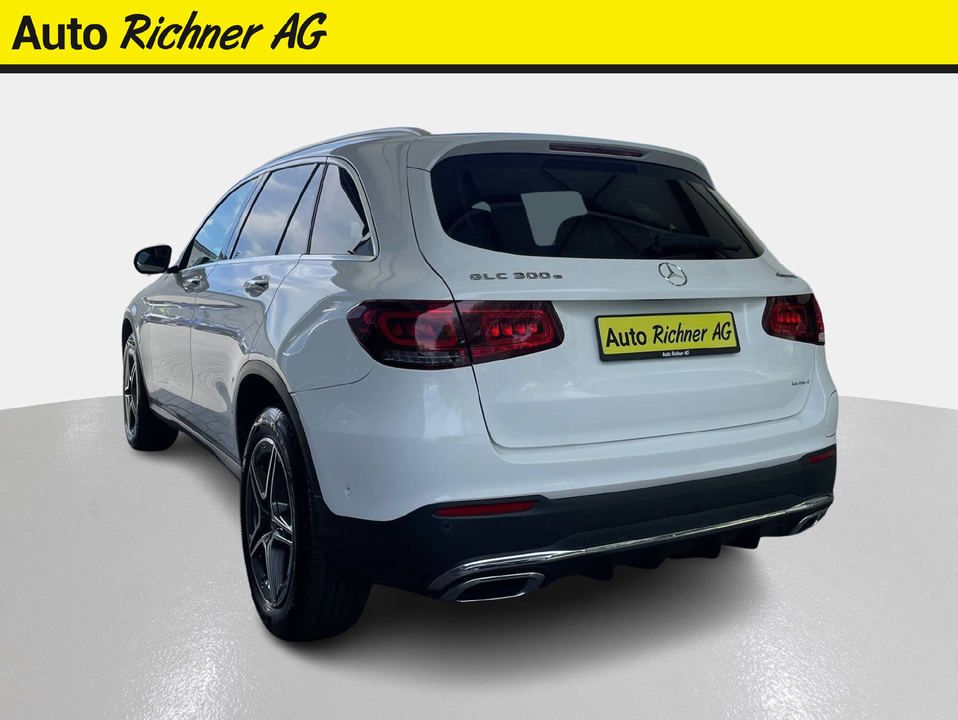 MERCEDES-BENZ GLC 300 e AMG Line 4m-image-4