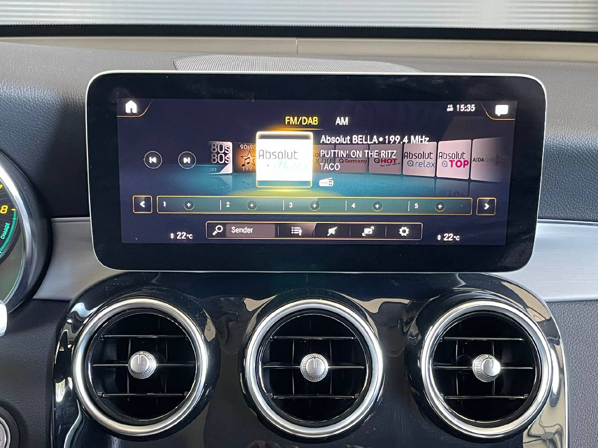 MERCEDES-BENZ GLC 300 e AMG Line 4m-image-15