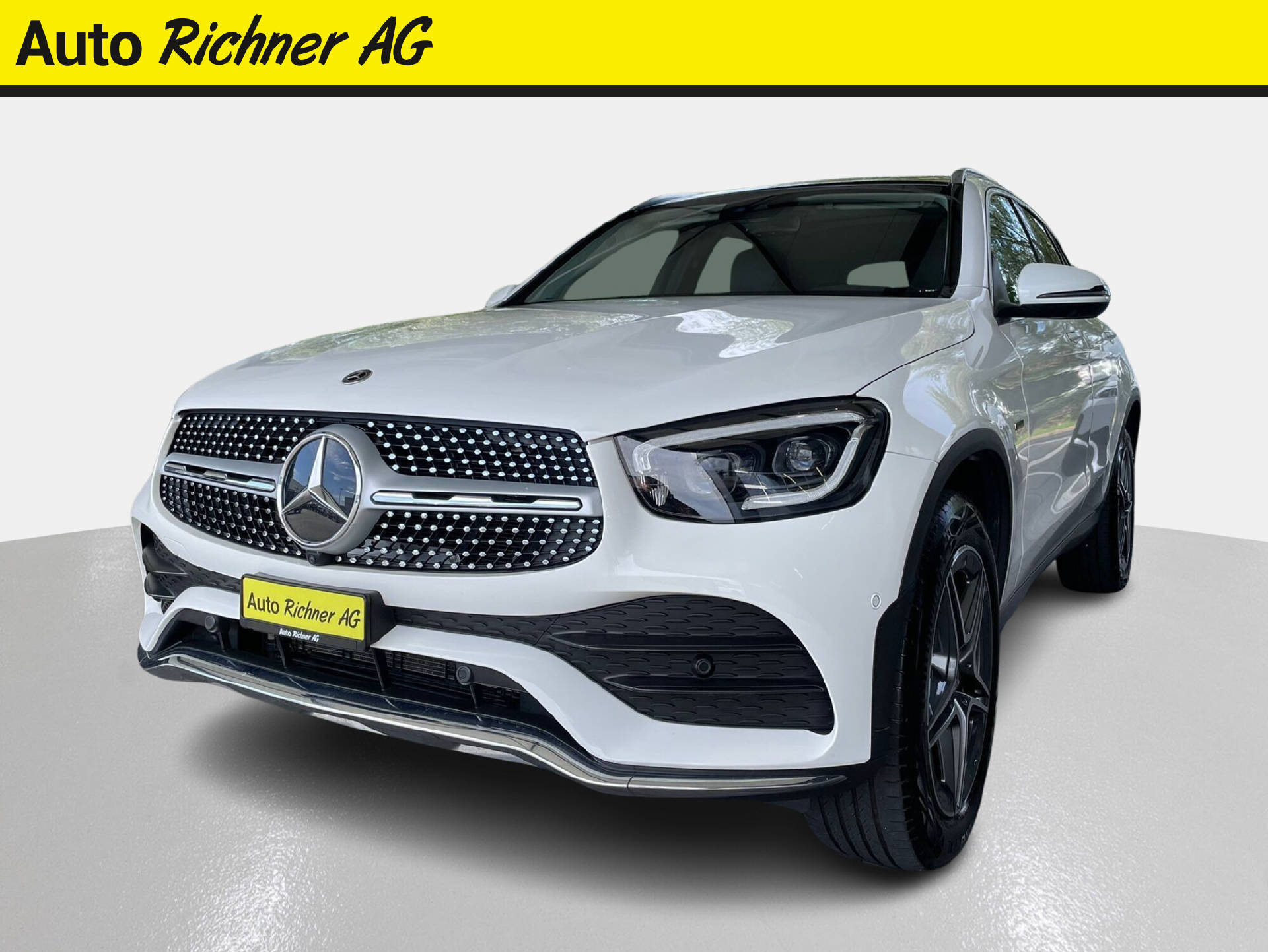 MERCEDES-BENZ GLC 300 e AMG Line 4m-image-1