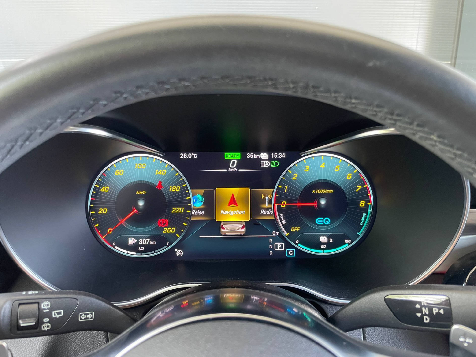 MERCEDES-BENZ GLC 300 e AMG Line 4m-image-8