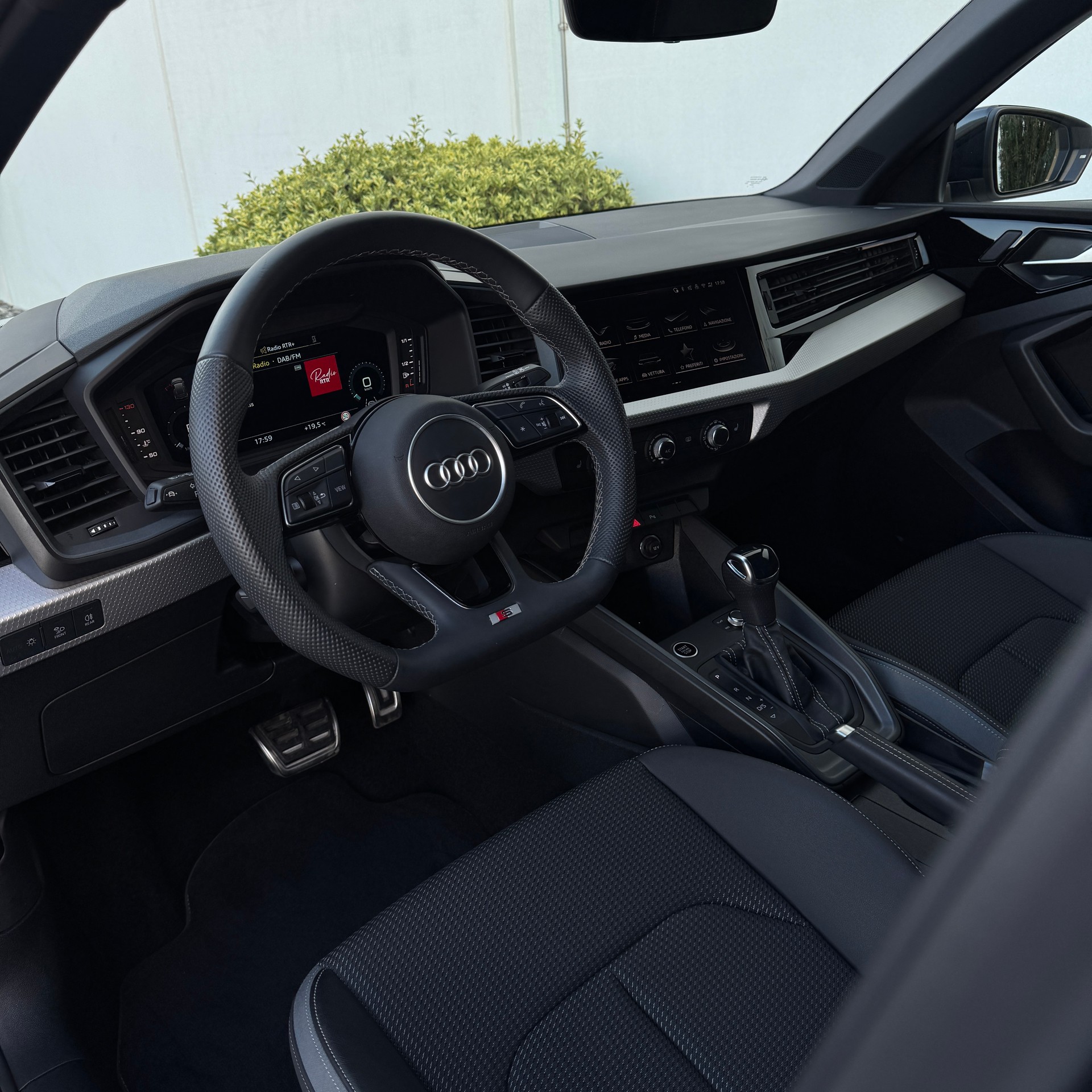 AUDI A1 Sportback 30 TFSI S Line Attraction S-tronic-image-6