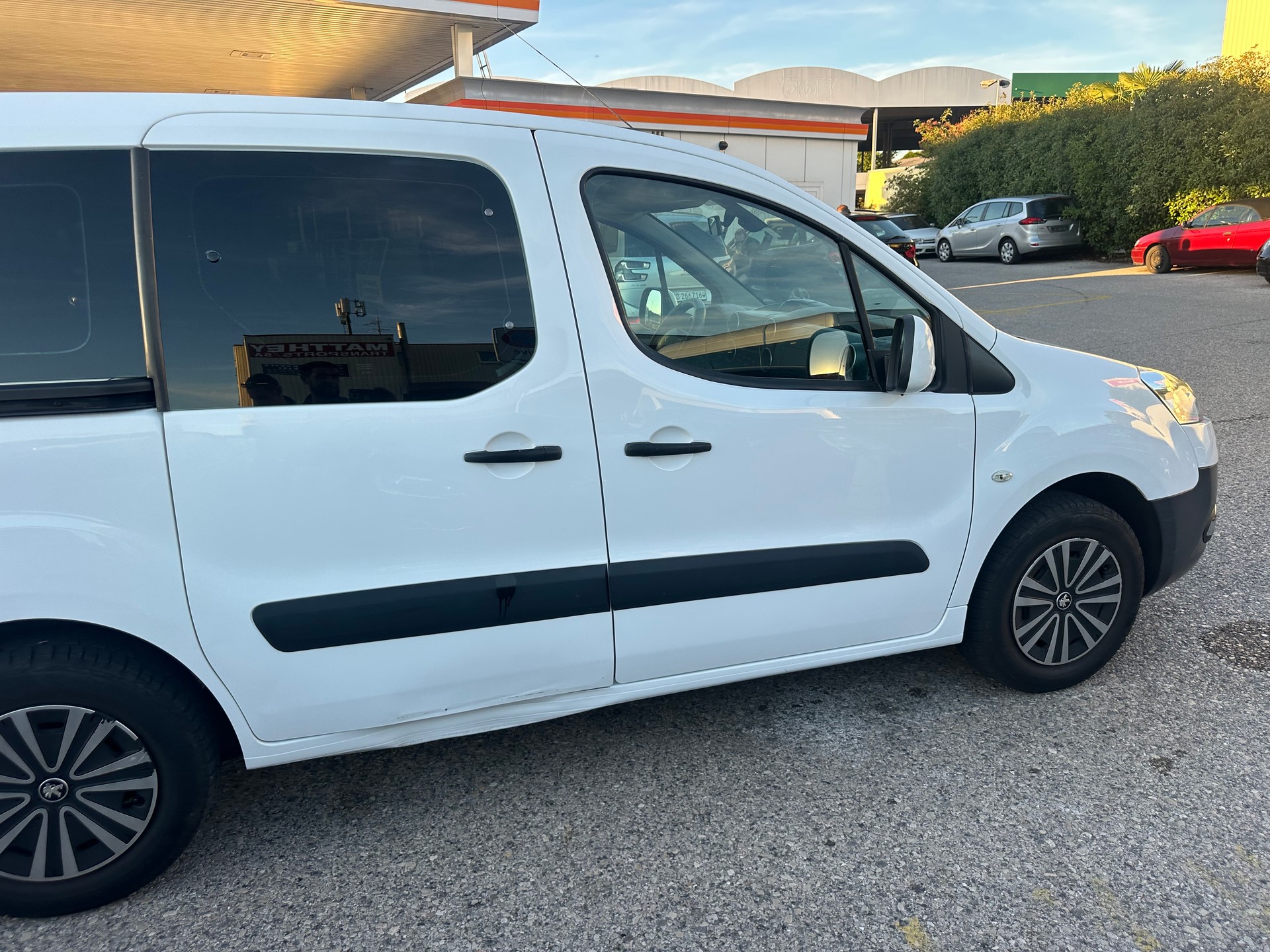 PEUGEOT Partner 1.6 HDI Allure-image-14