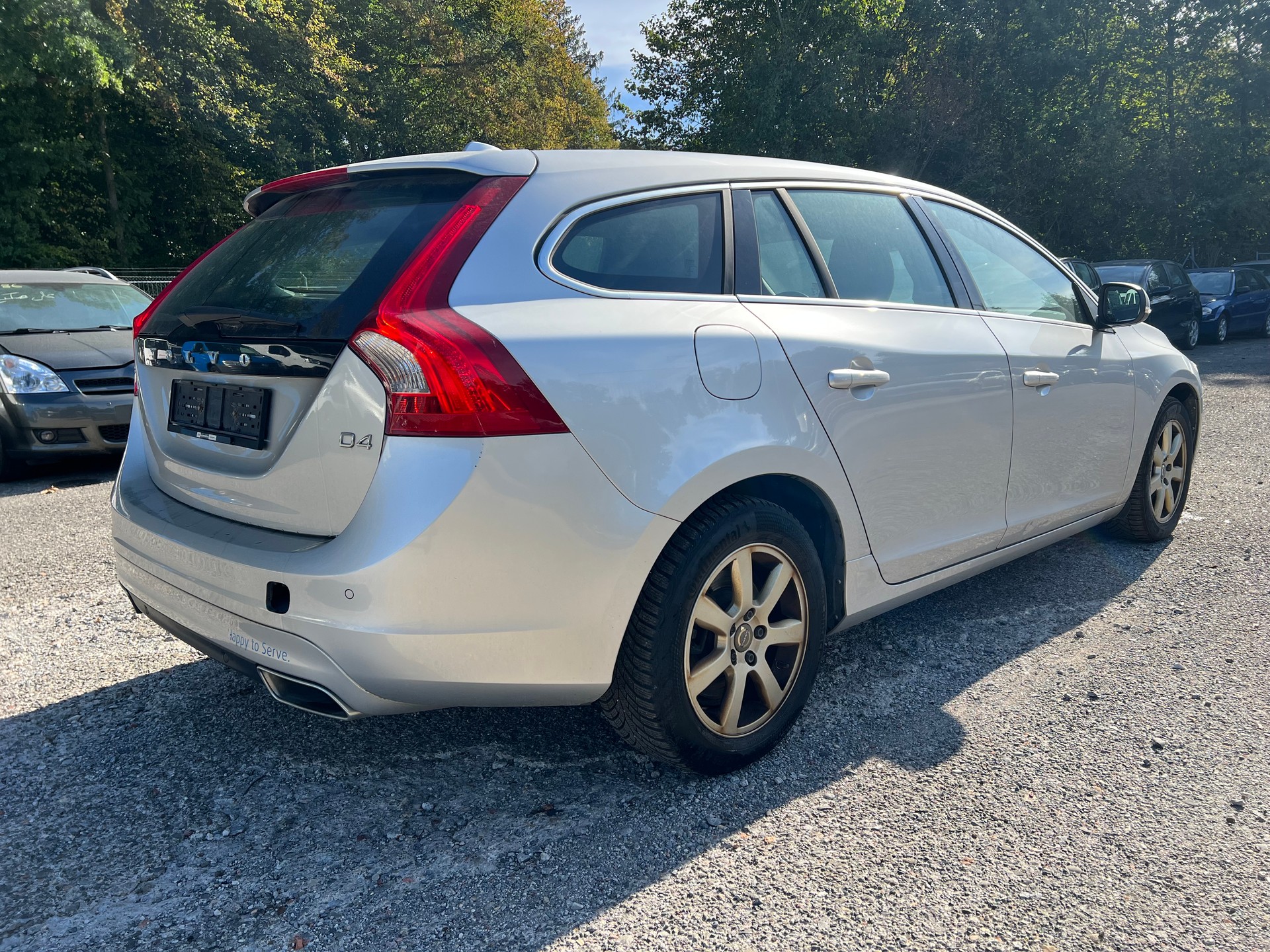 VOLVO V60 D4 Momentum Geartronic-image-2