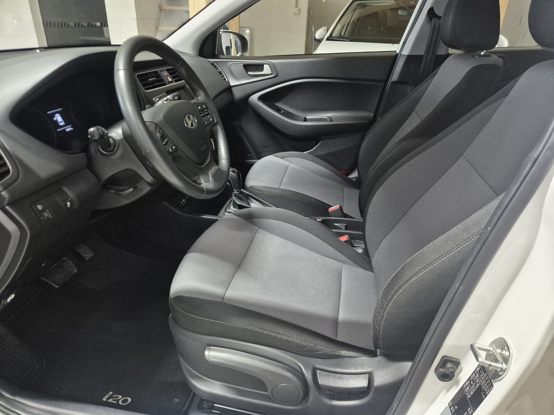 HYUNDAI i20 1.0 T-GDi Amplia DCT-image-5
