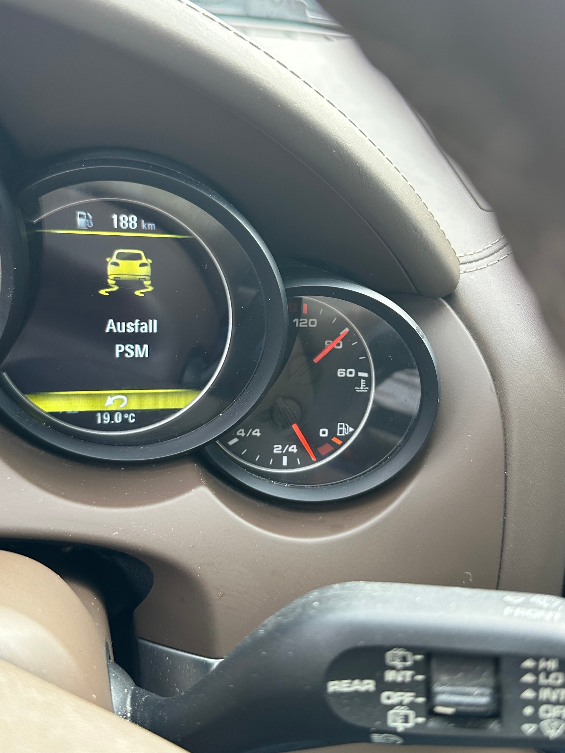 PORSCHE Cayenne S-image-15