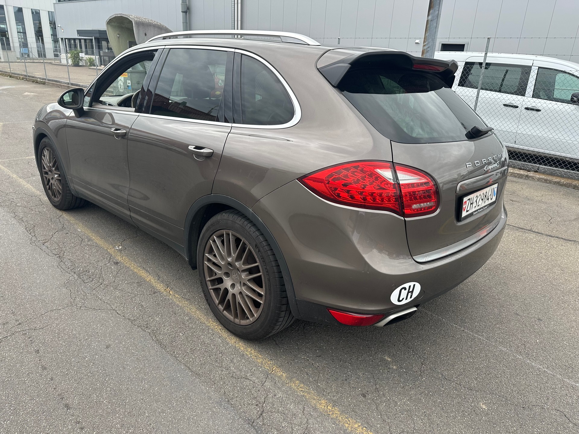 PORSCHE Cayenne S-image-6