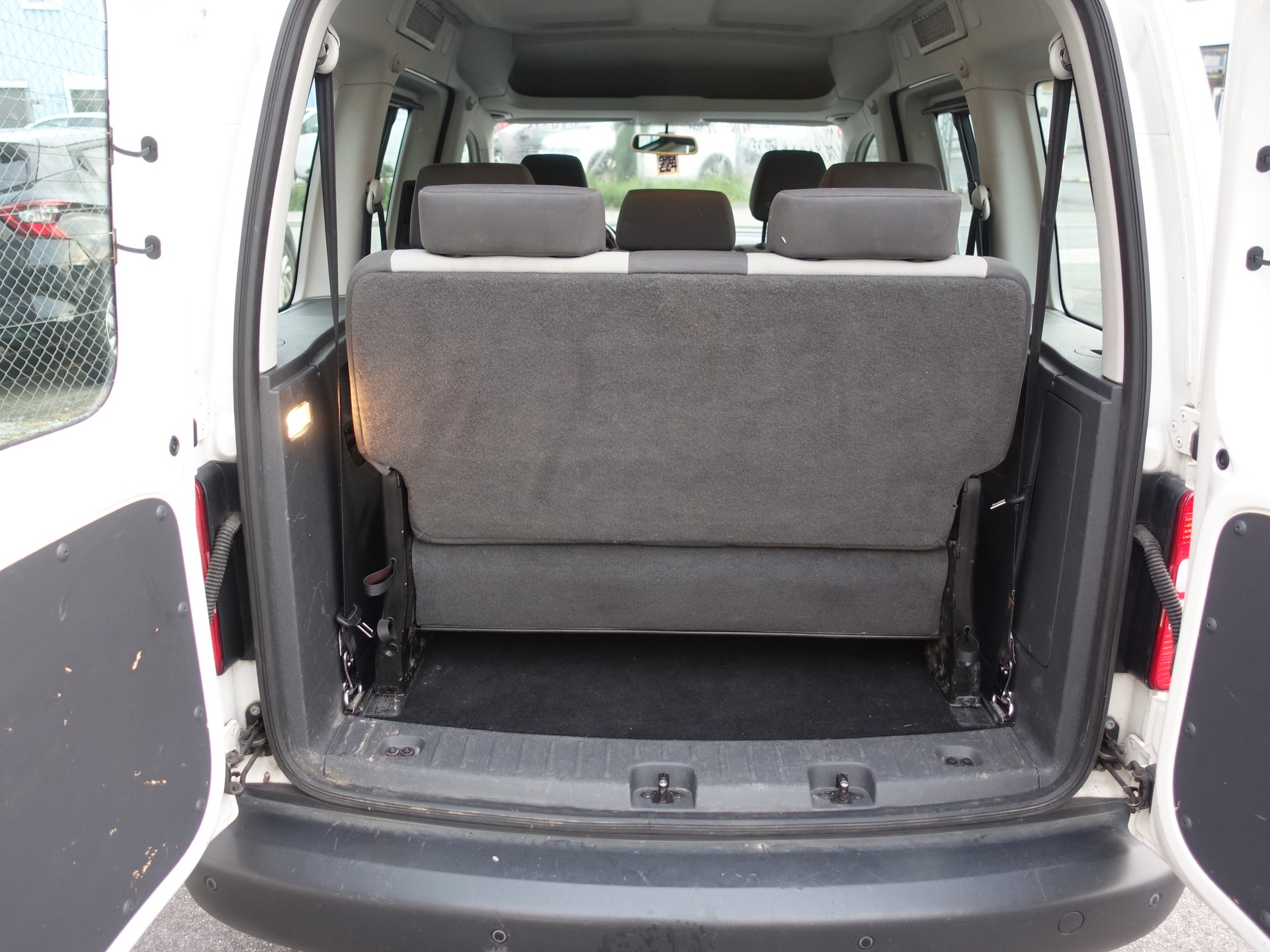 VW Caddy 1.6 TDI Blue Motion Technology Trendline DSG-image-9