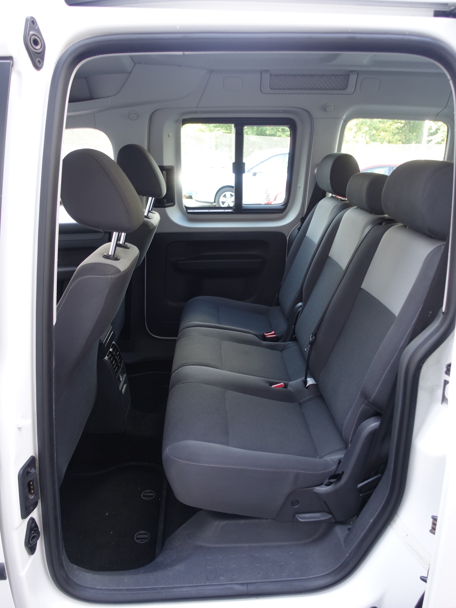 VW Caddy 1.6 TDI Blue Motion Technology Trendline DSG-image-13