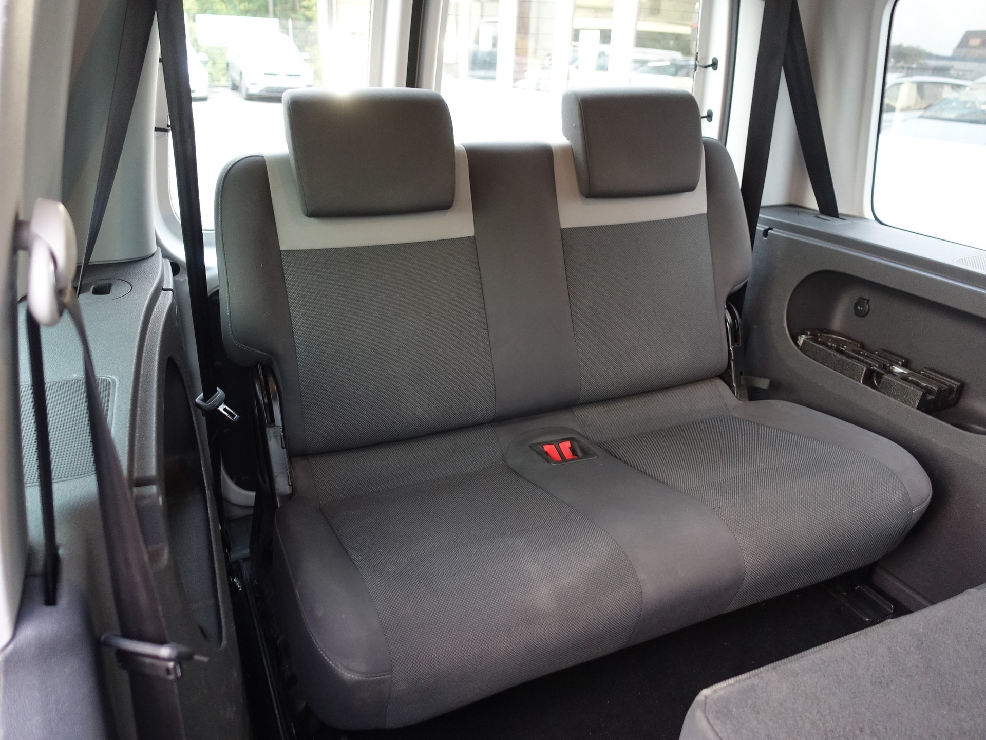 VW Caddy 1.6 TDI Blue Motion Technology Trendline DSG-image-14