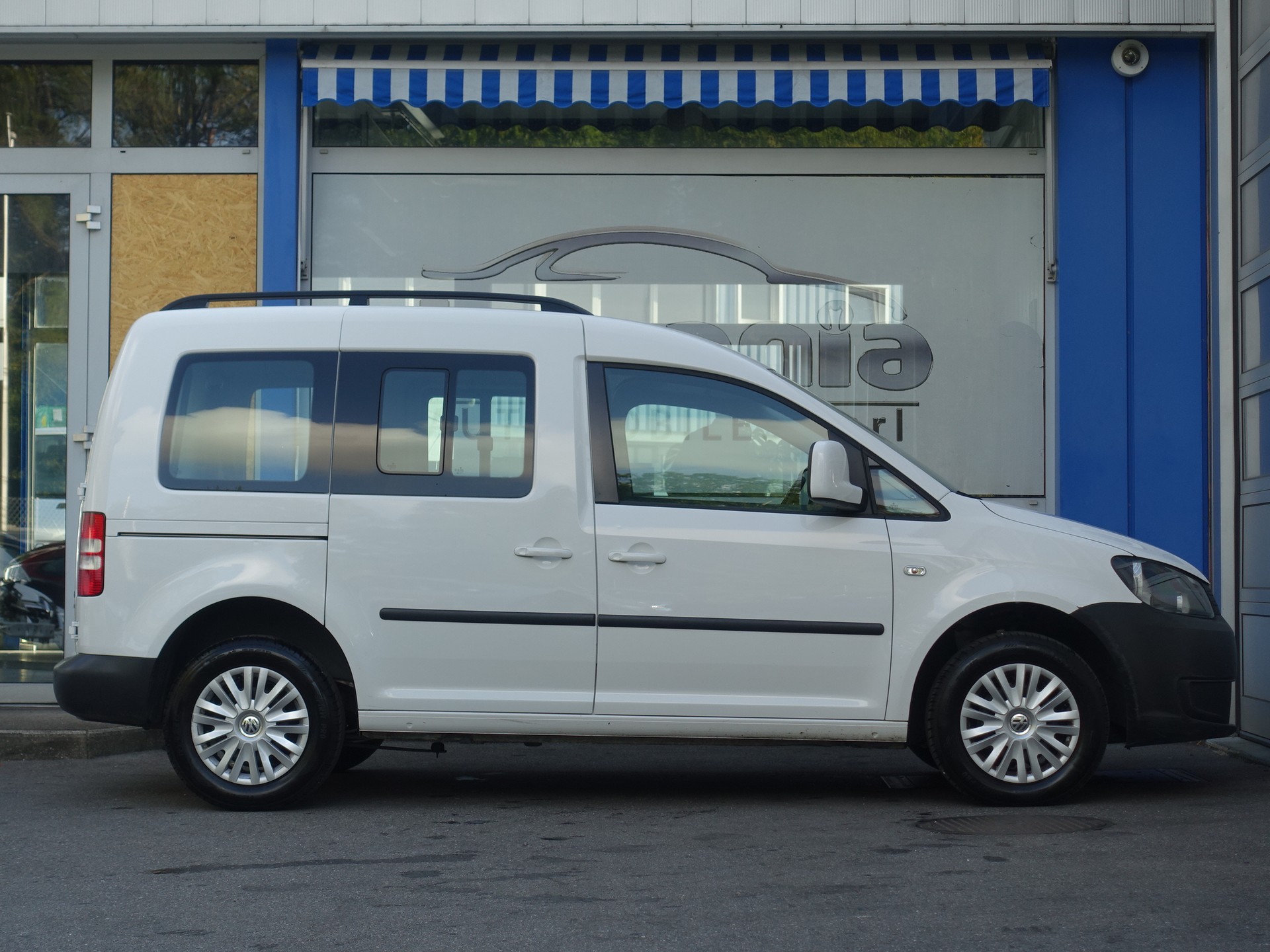 VW Caddy 1.6 TDI Blue Motion Technology Trendline DSG-image-3