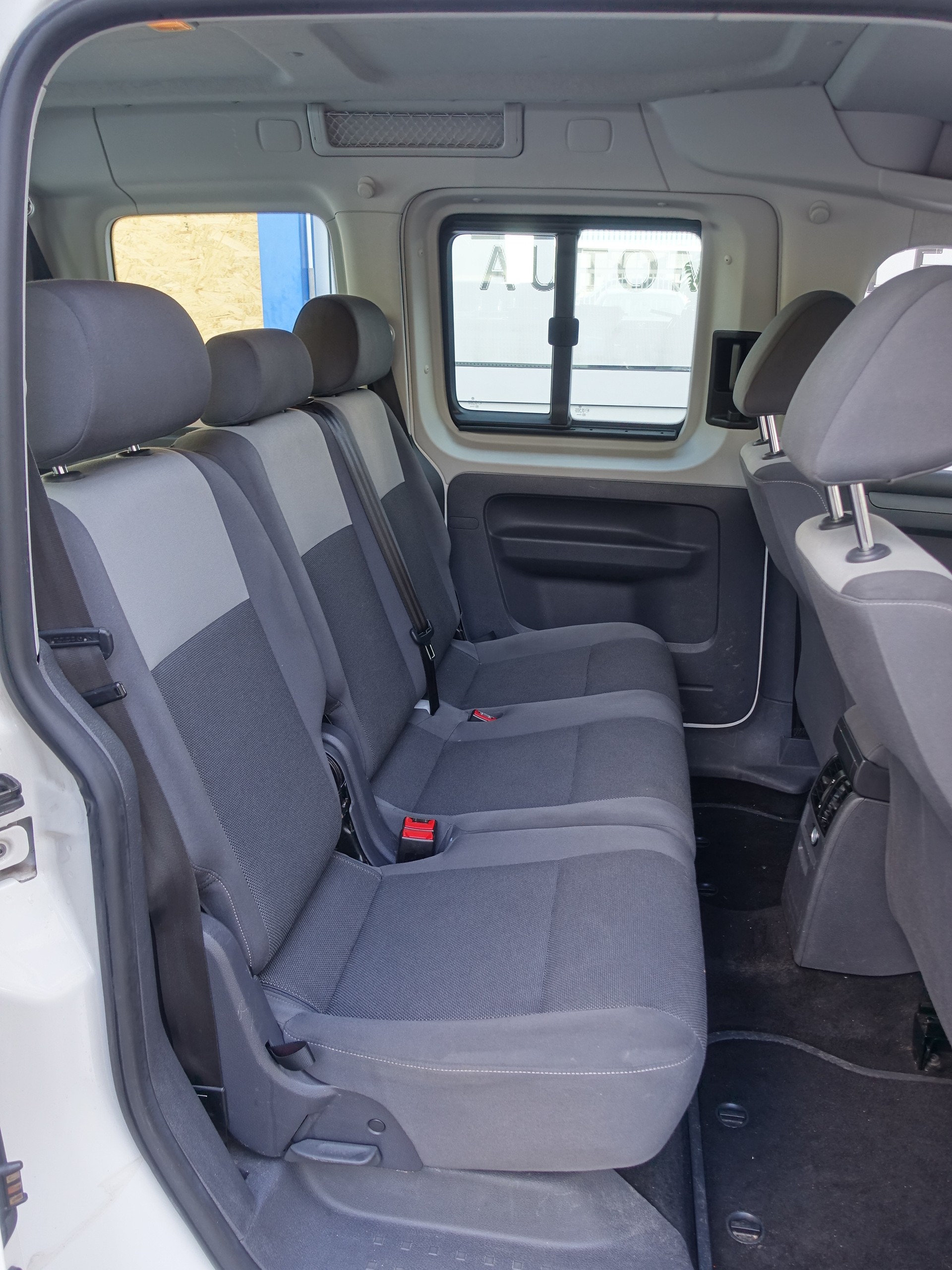 VW Caddy 1.6 TDI Blue Motion Technology Trendline DSG-image-12