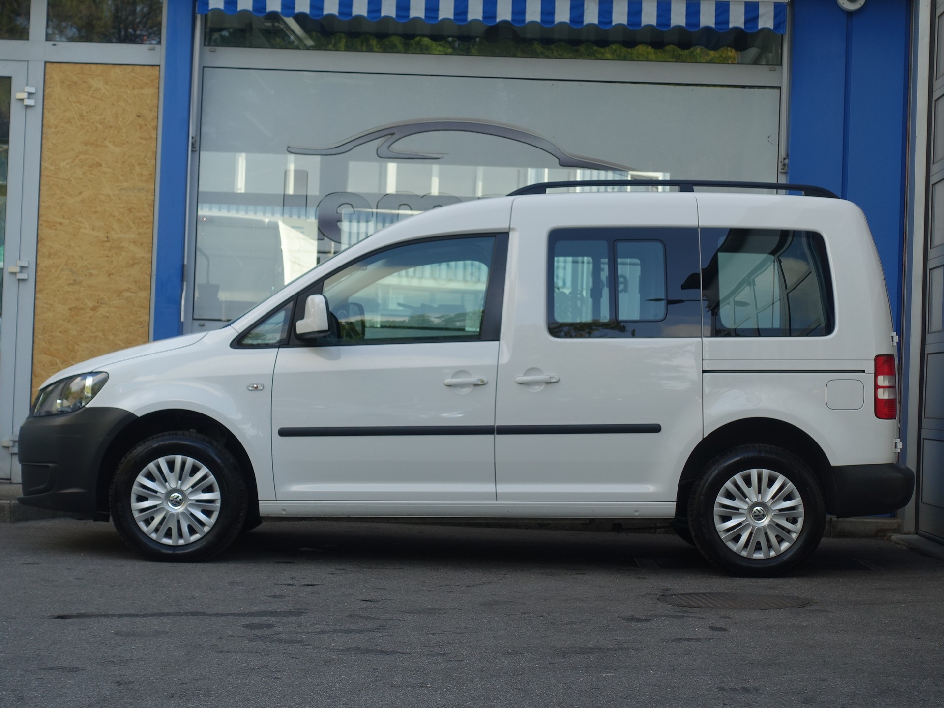 VW Caddy 1.6 TDI Blue Motion Technology Trendline DSG-image-4