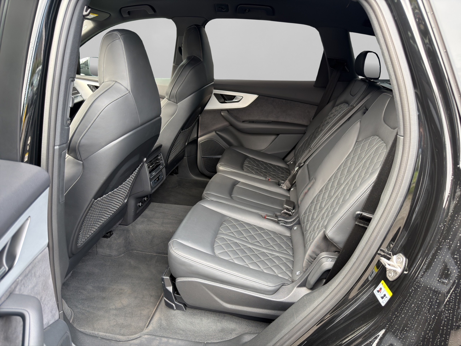 AUDI Q7 SUV 3.0 TFSI e S Line quattro 290 T-Tronic-image-12
