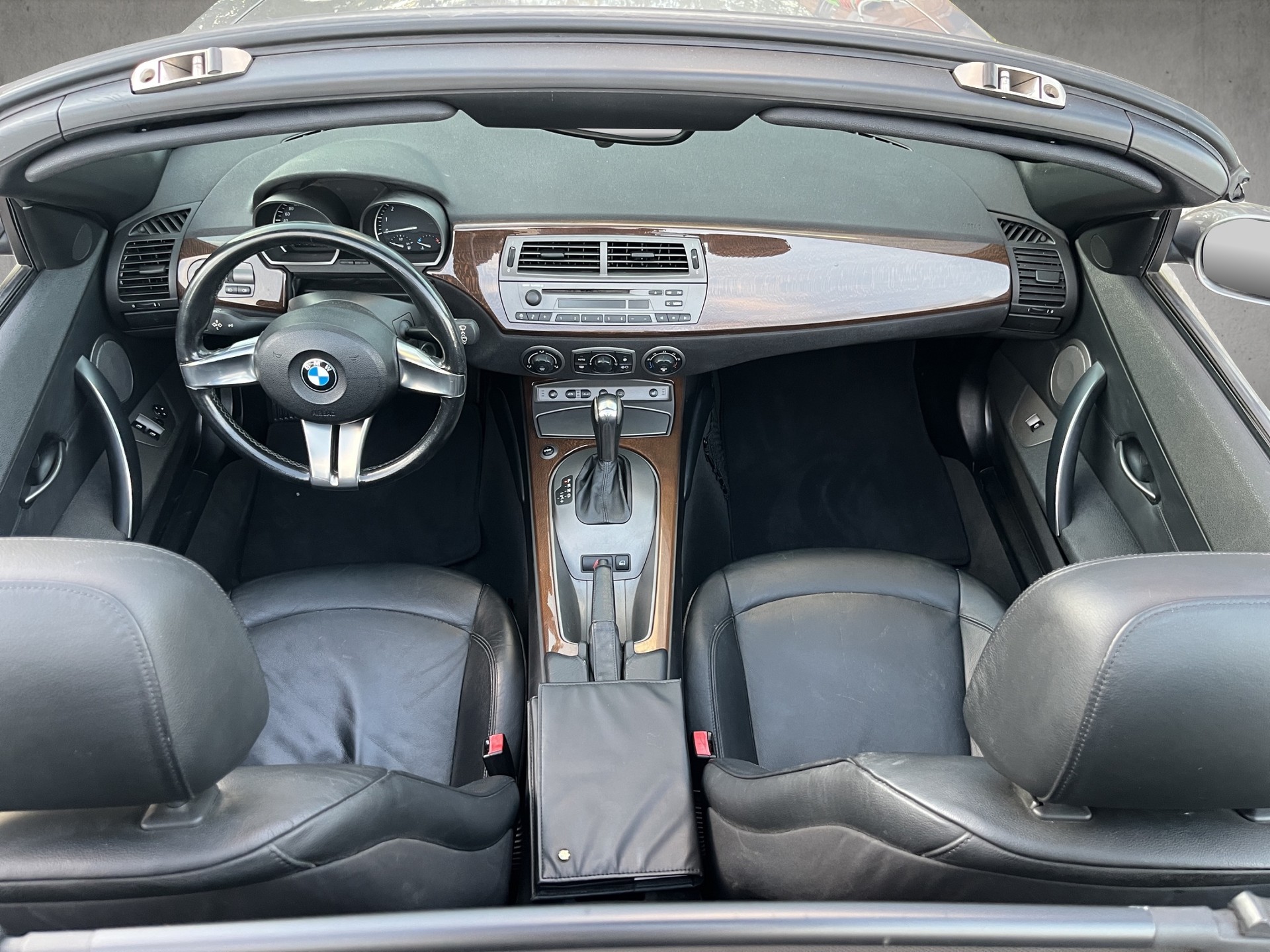 BMW Z4 3.0i Roadster-image-8