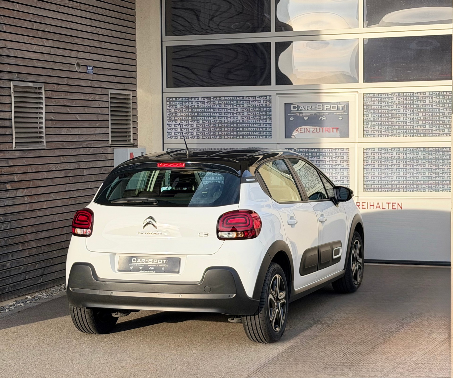 CITROEN C3 1.2i PureTech Swiss Edition EAT6-image-3
