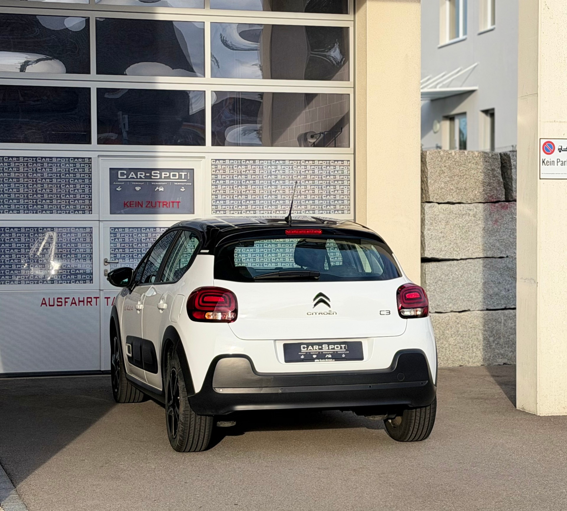 CITROEN C3 1.2i PureTech Swiss Edition EAT6-image-5