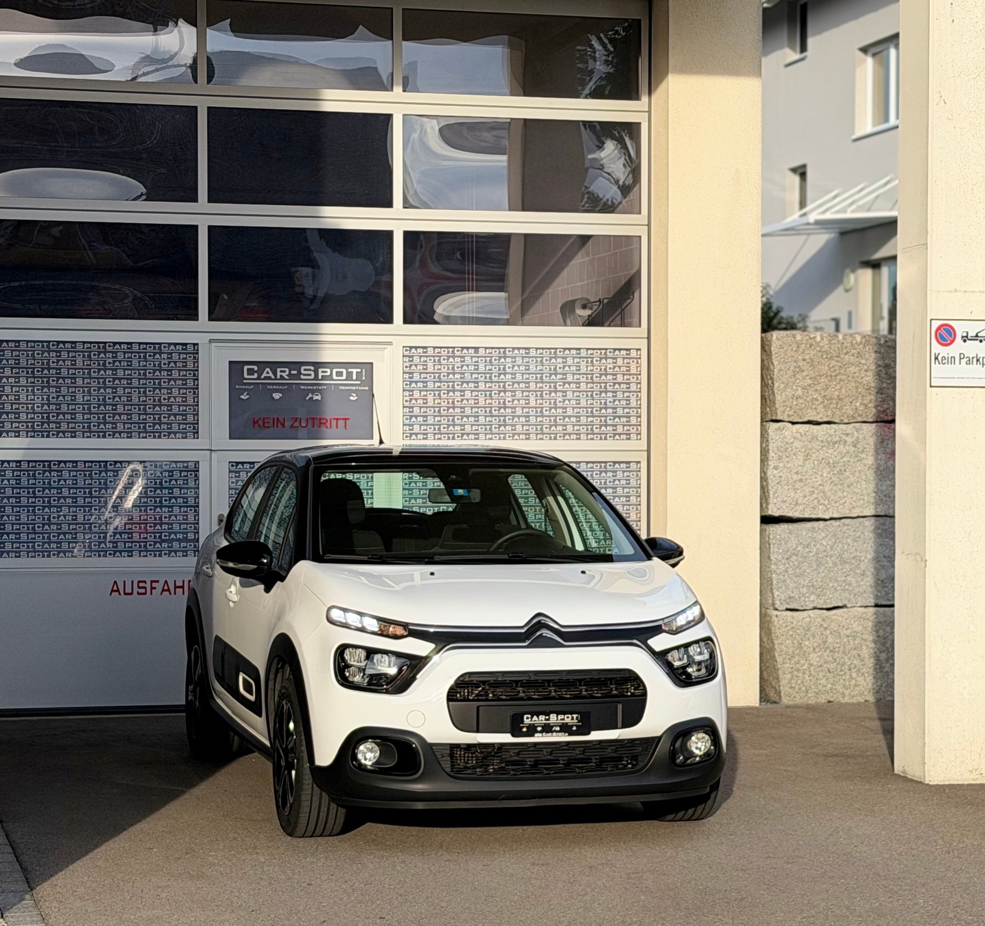 CITROEN C3 1.2i PureTech Swiss Edition EAT6-image-2