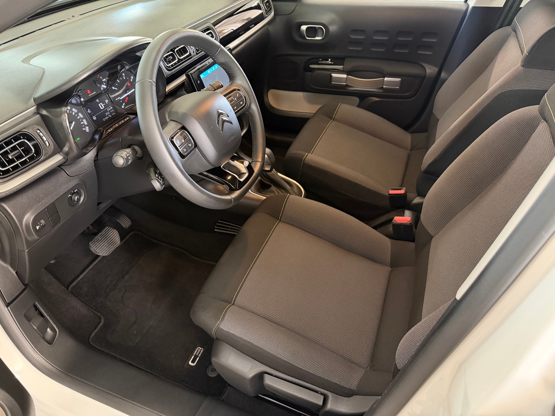 CITROEN C3 1.2i PureTech Swiss Edition EAT6-image-9