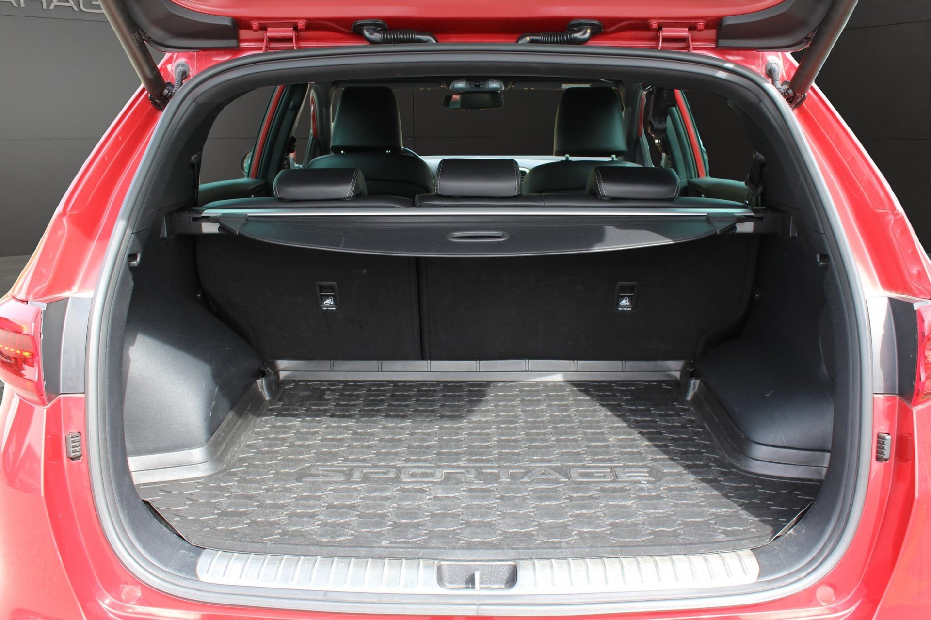 KIA Sportage 2.0 CRDi MHEV Style GT-Line-image-12