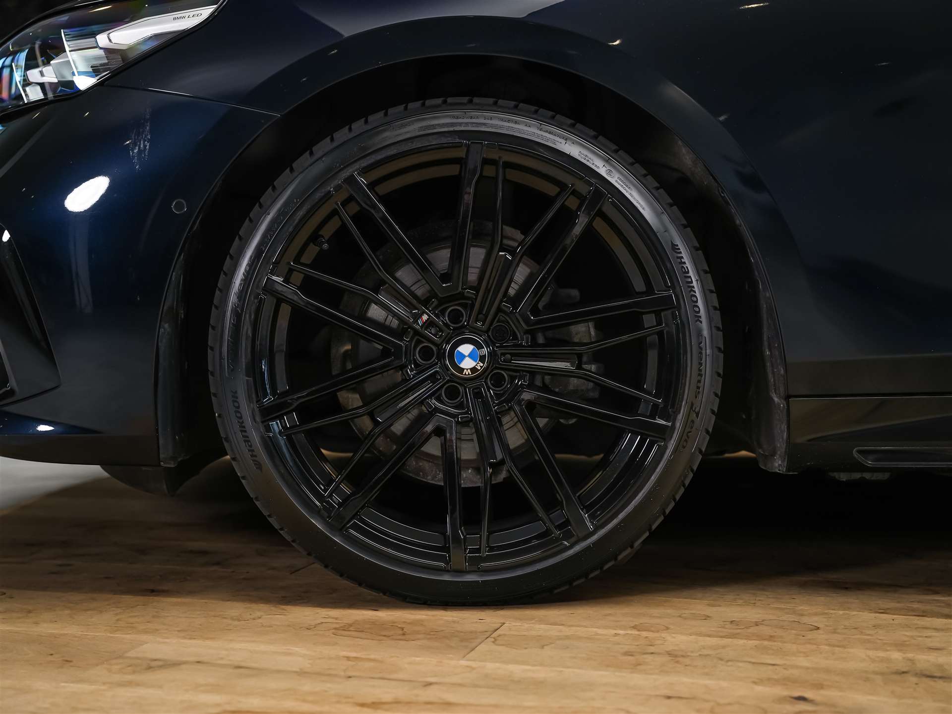 BMW 520i M Sport Steptronic *ICONIC GLOW*Sitzbelüftung*Head-Up*21"Felgen*Werksgarantie*Harman/Kardon-image-17
