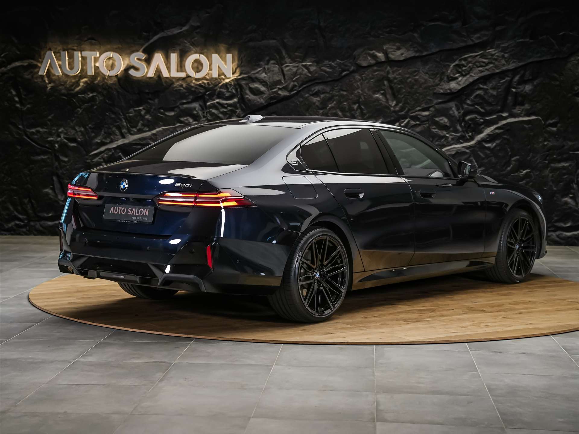 BMW 520i M Sport Steptronic *ICONIC GLOW*Sitzbelüftung*Head-Up*21"Felgen*Werksgarantie*Harman/Kardon-image-5