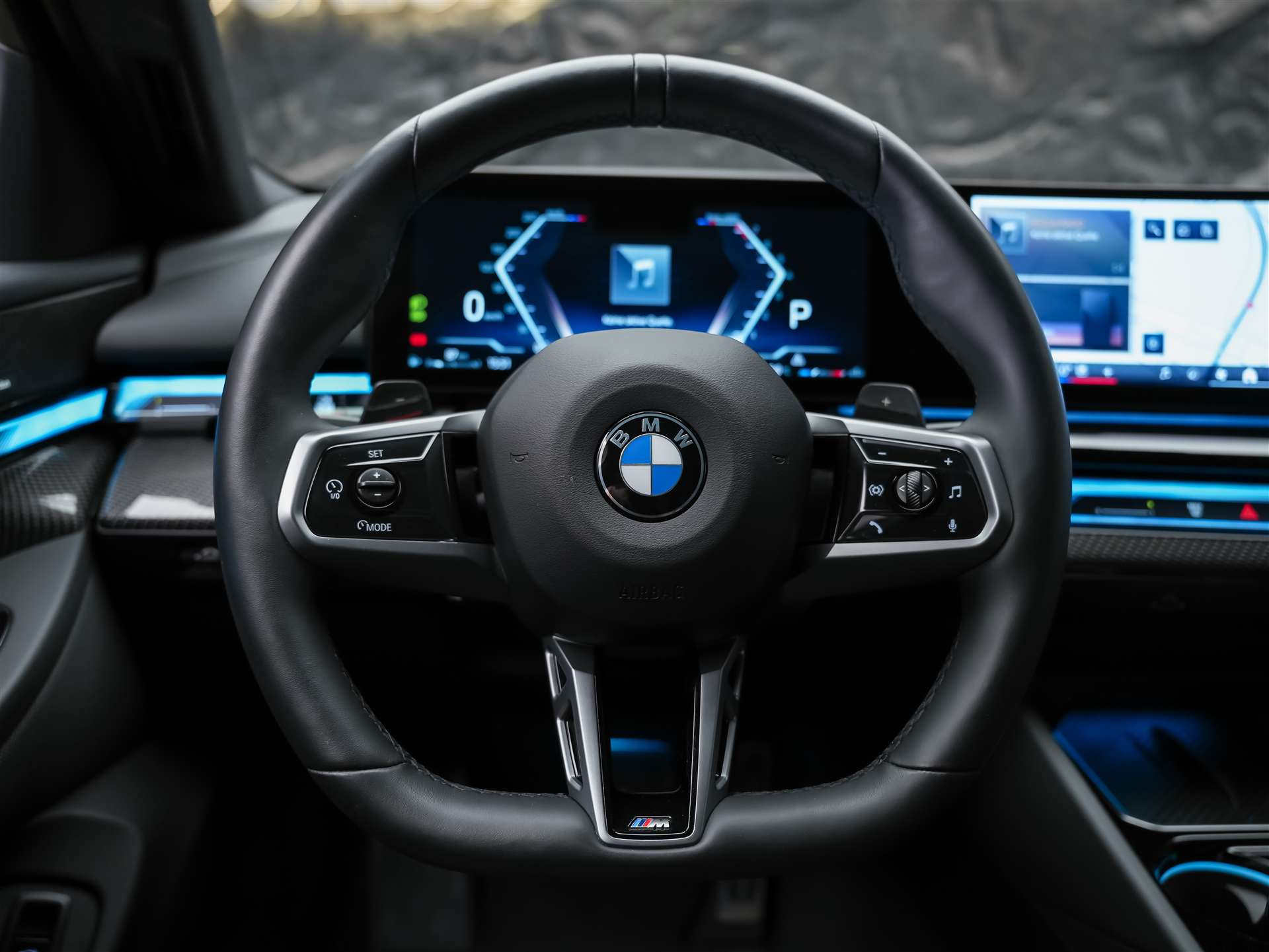 BMW 520i M Sport Steptronic *ICONIC GLOW*Sitzbelüftung*Head-Up*21"Felgen*Werksgarantie*Harman/Kardon-image-29