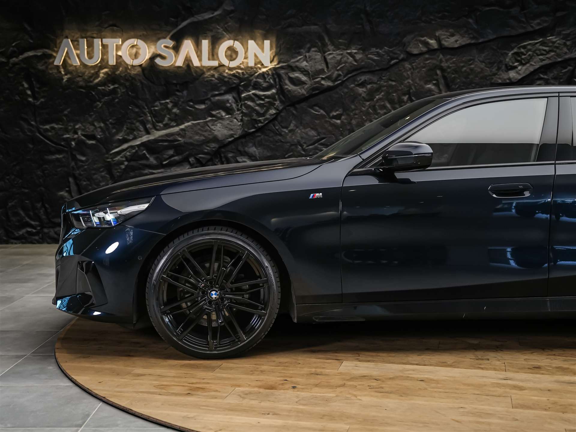 BMW 520i M Sport Steptronic *ICONIC GLOW*Sitzbelüftung*Head-Up*21"Felgen*Werksgarantie*Harman/Kardon-image-16