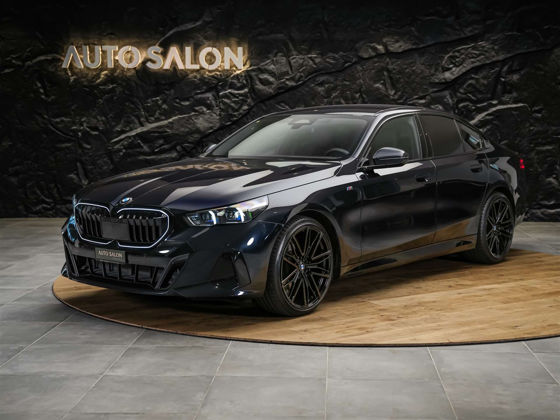 BMW 520i M Sport Steptronic *ICONIC GLOW*Sitzbelüftung*Head-Up*21"Felgen*Werksgarantie*Harman/Kardon-image-1