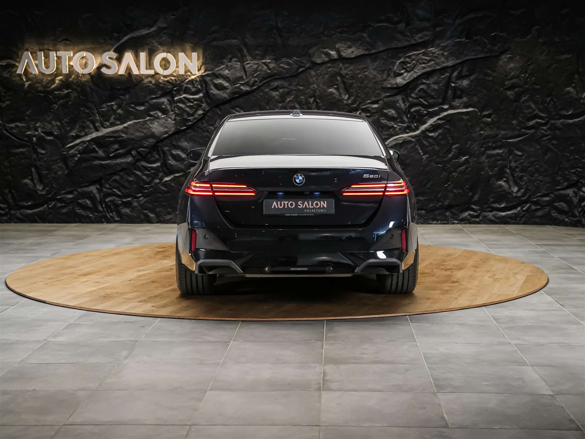 BMW 520i M Sport Steptronic *ICONIC GLOW*Sitzbelüftung*Head-Up*21"Felgen*Werksgarantie*Harman/Kardon-image-4