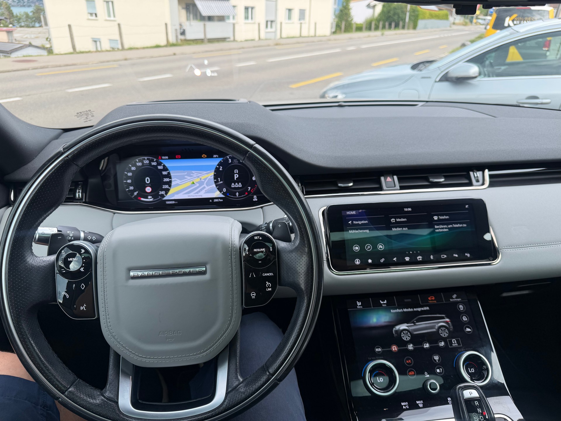 LAND ROVER Range Rover Evoque R-Dyn First Edi P 250 HSE AT9-image-4