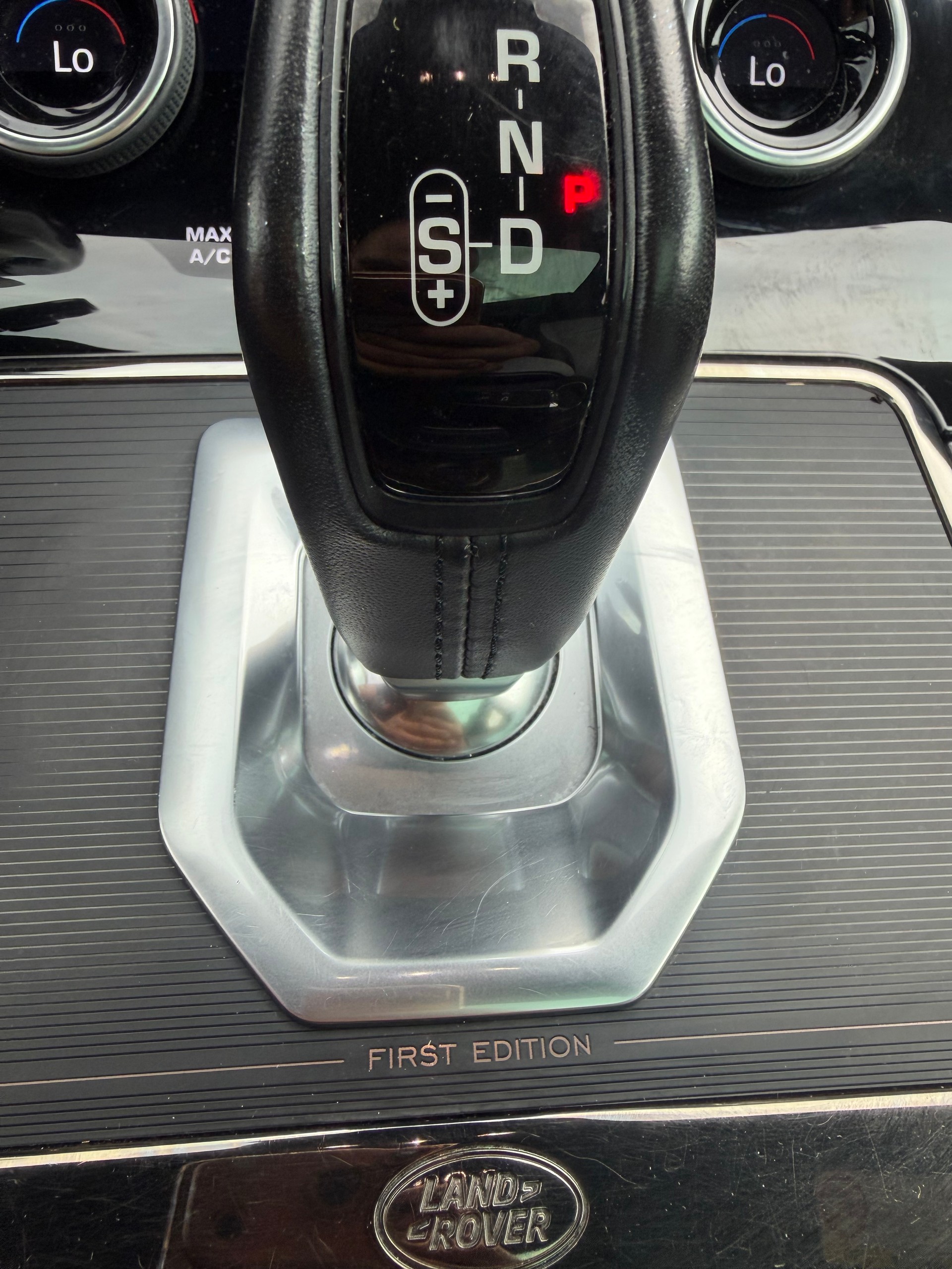 LAND ROVER Range Rover Evoque R-Dyn First Edi P 250 HSE AT9-image-9