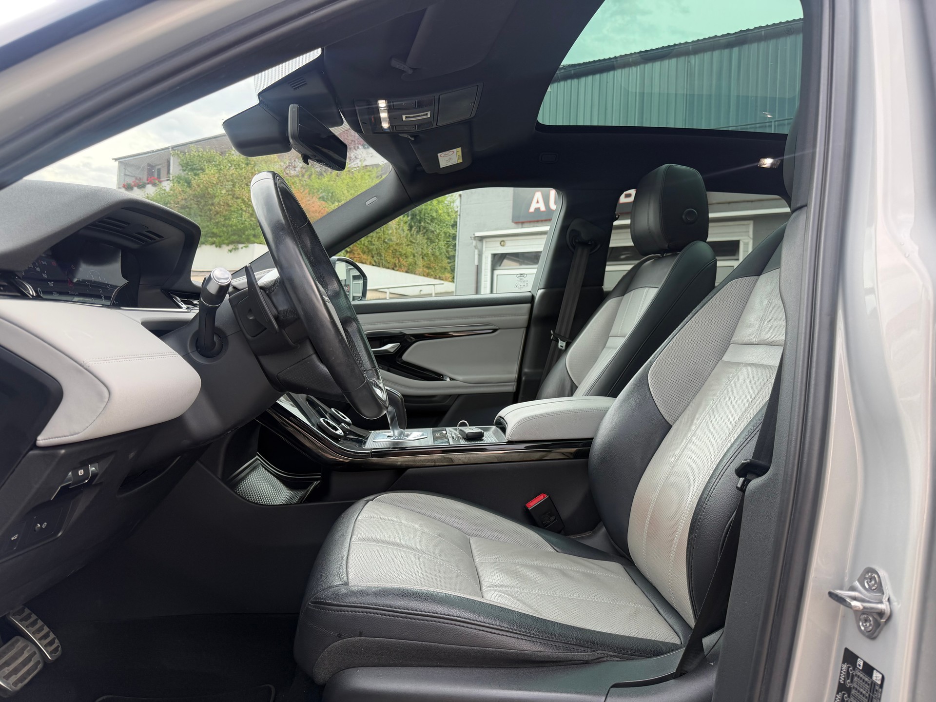LAND ROVER Range Rover Evoque R-Dyn First Edi P 250 HSE AT9-image-6