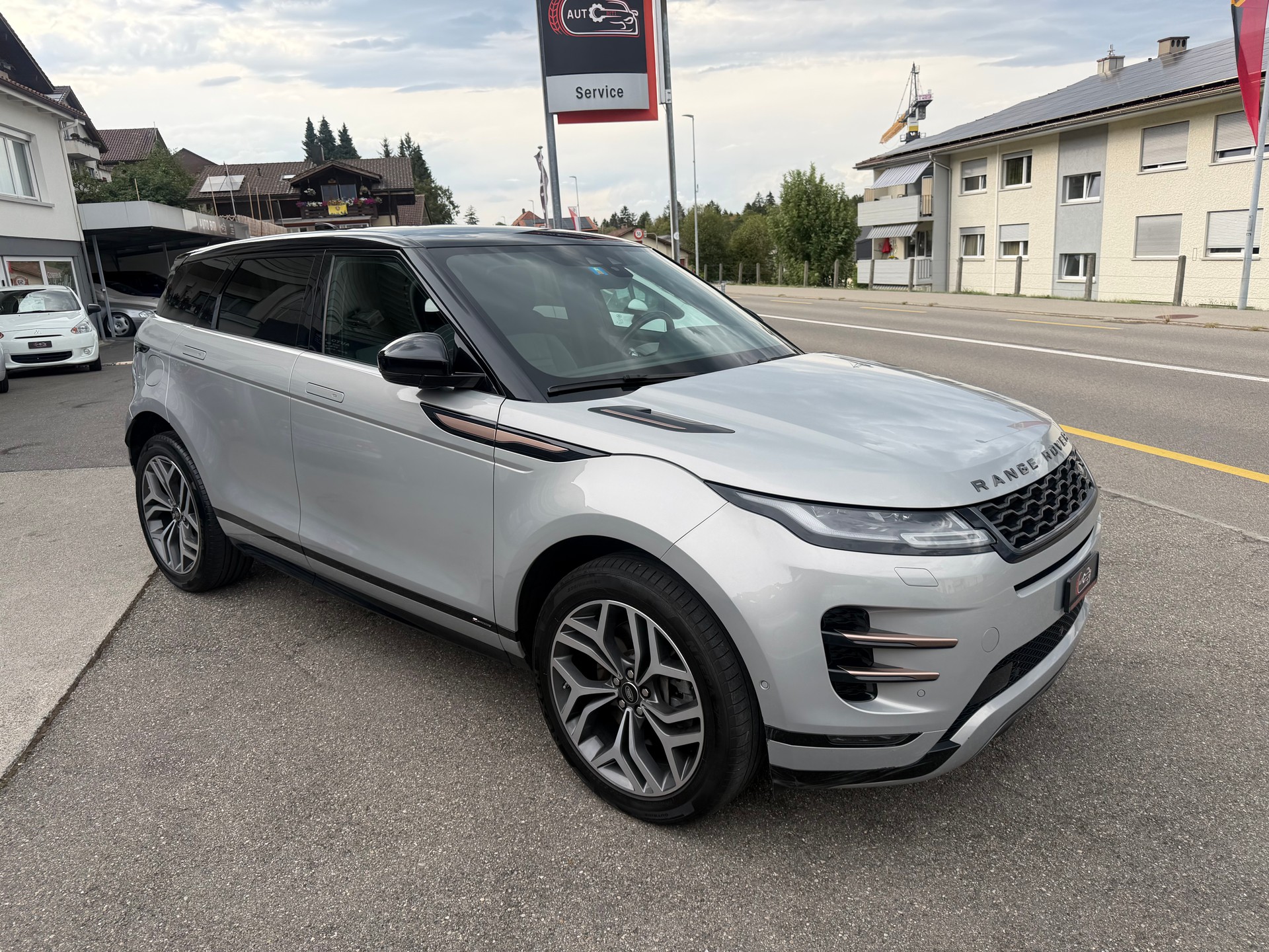 LAND ROVER Range Rover Evoque R-Dyn First Edi P 250 HSE AT9-image-1