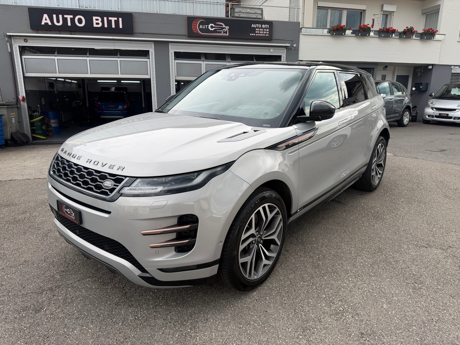 LAND ROVER Range Rover Evoque R-Dyn First Edi P 250 HSE AT9-image-0