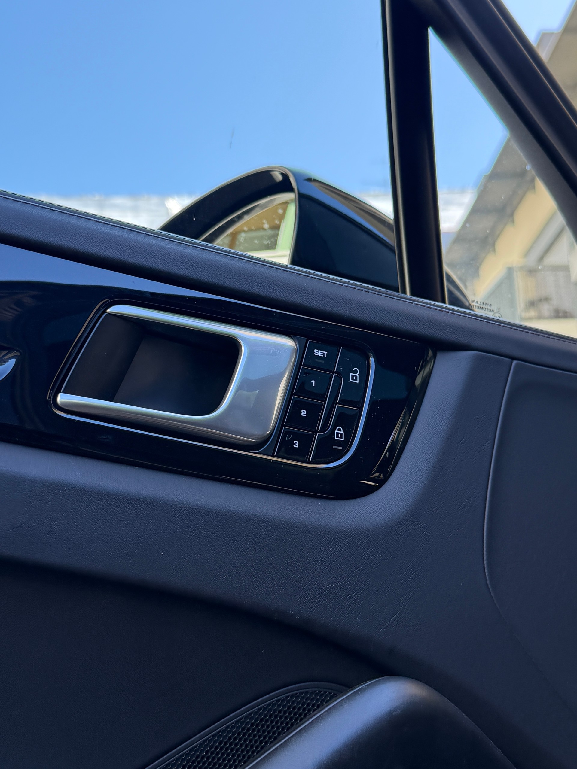 PORSCHE Cayenne Turbo Coupé S E-Hybrid-image-12