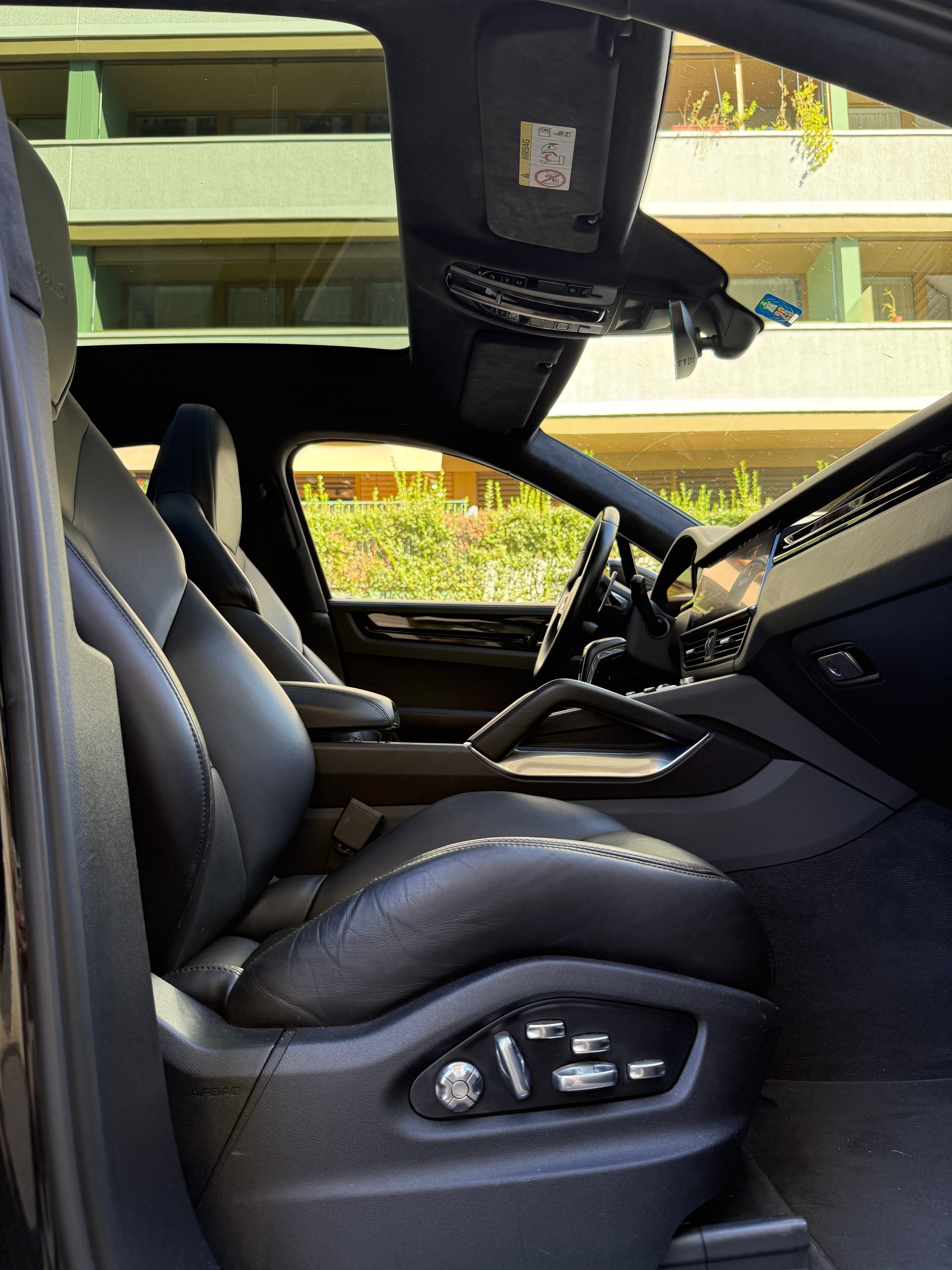 PORSCHE Cayenne Turbo Coupé S E-Hybrid-image-9