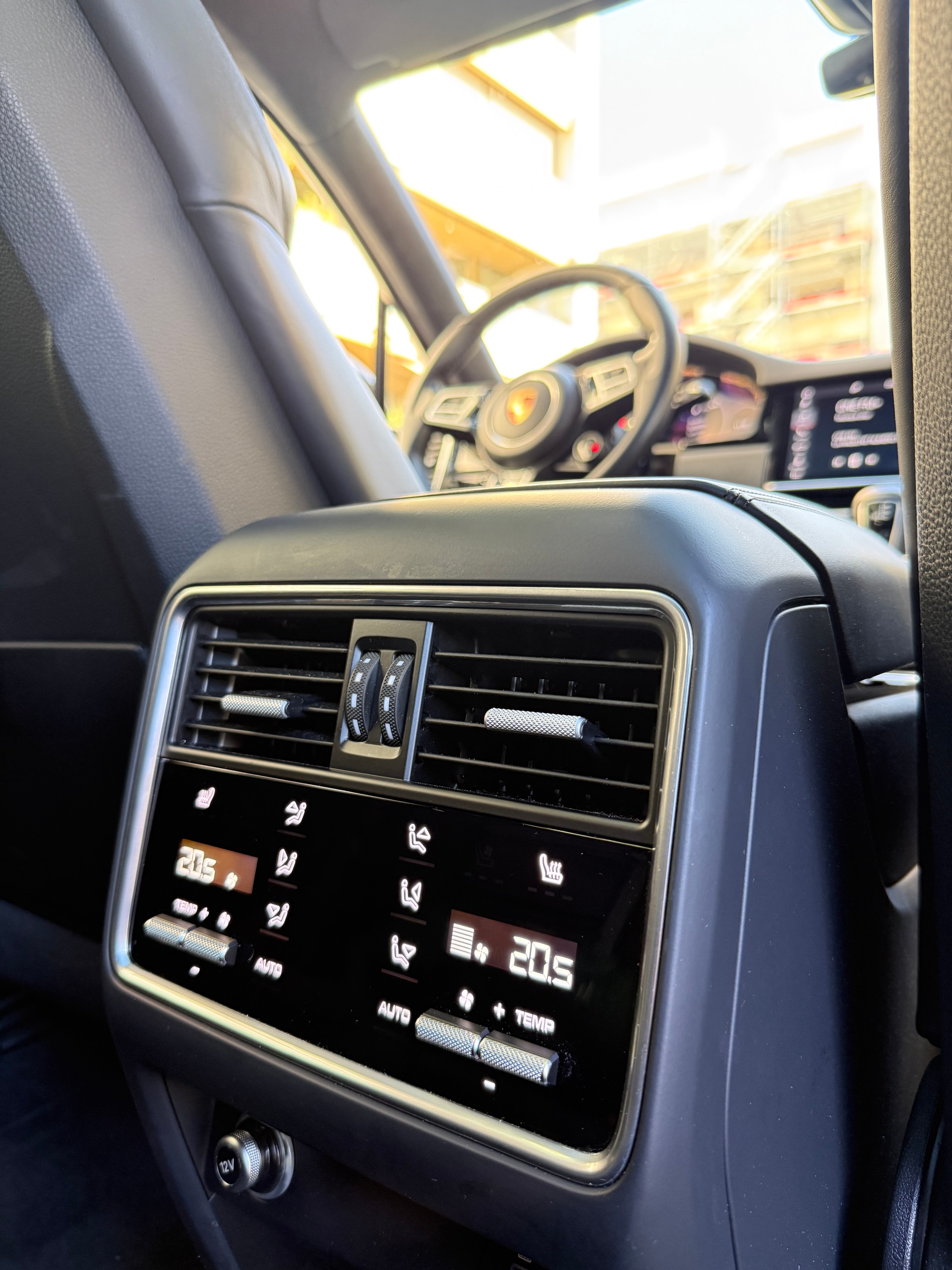 PORSCHE Cayenne Turbo Coupé S E-Hybrid-image-14