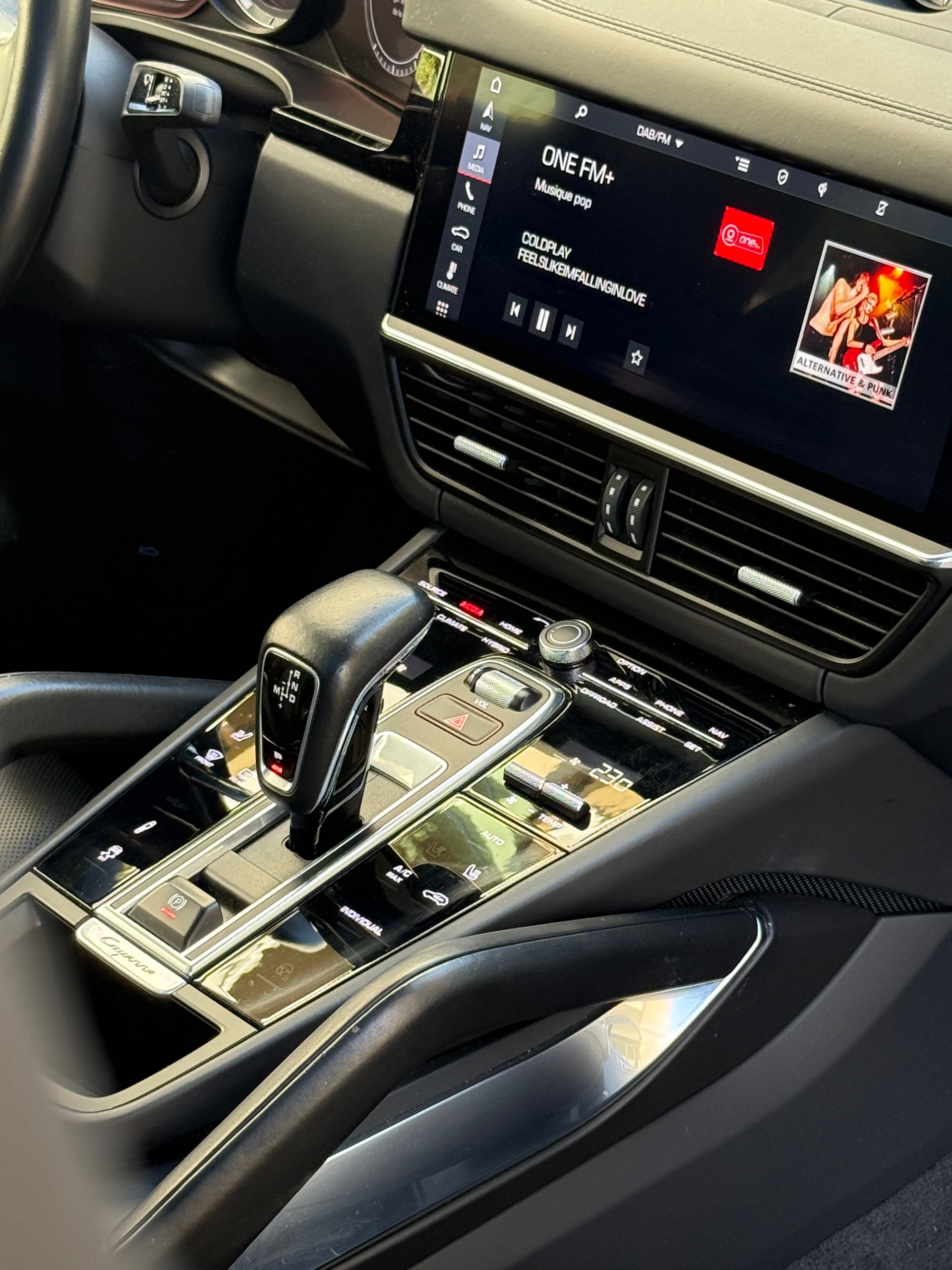 PORSCHE Cayenne Turbo Coupé S E-Hybrid-image-8