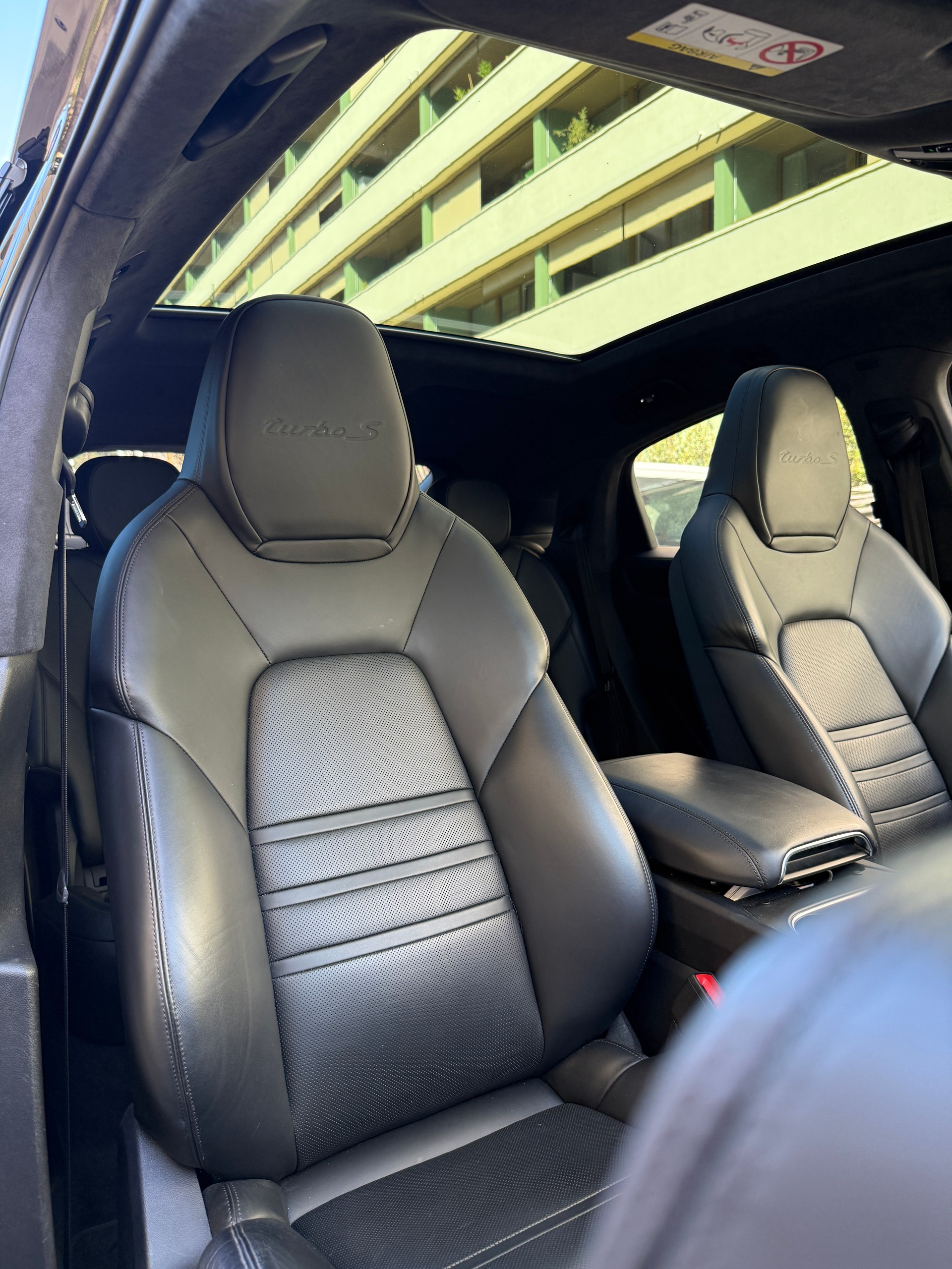 PORSCHE Cayenne Turbo Coupé S E-Hybrid-image-10
